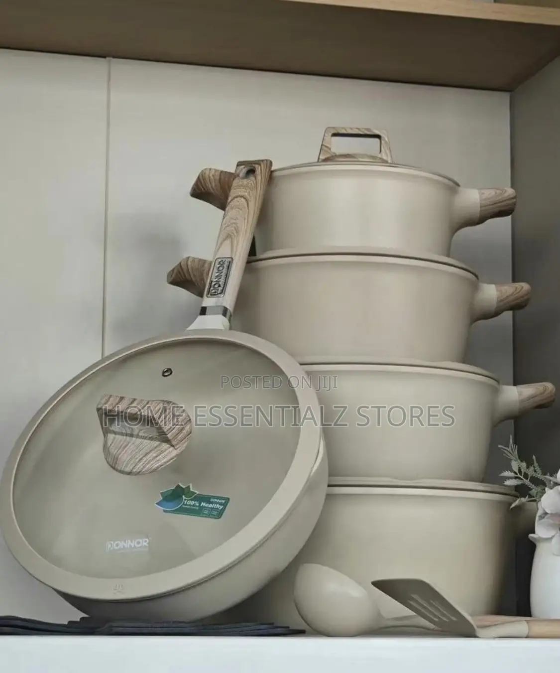Donnor Set of Pots With Wooden Binaural Handle