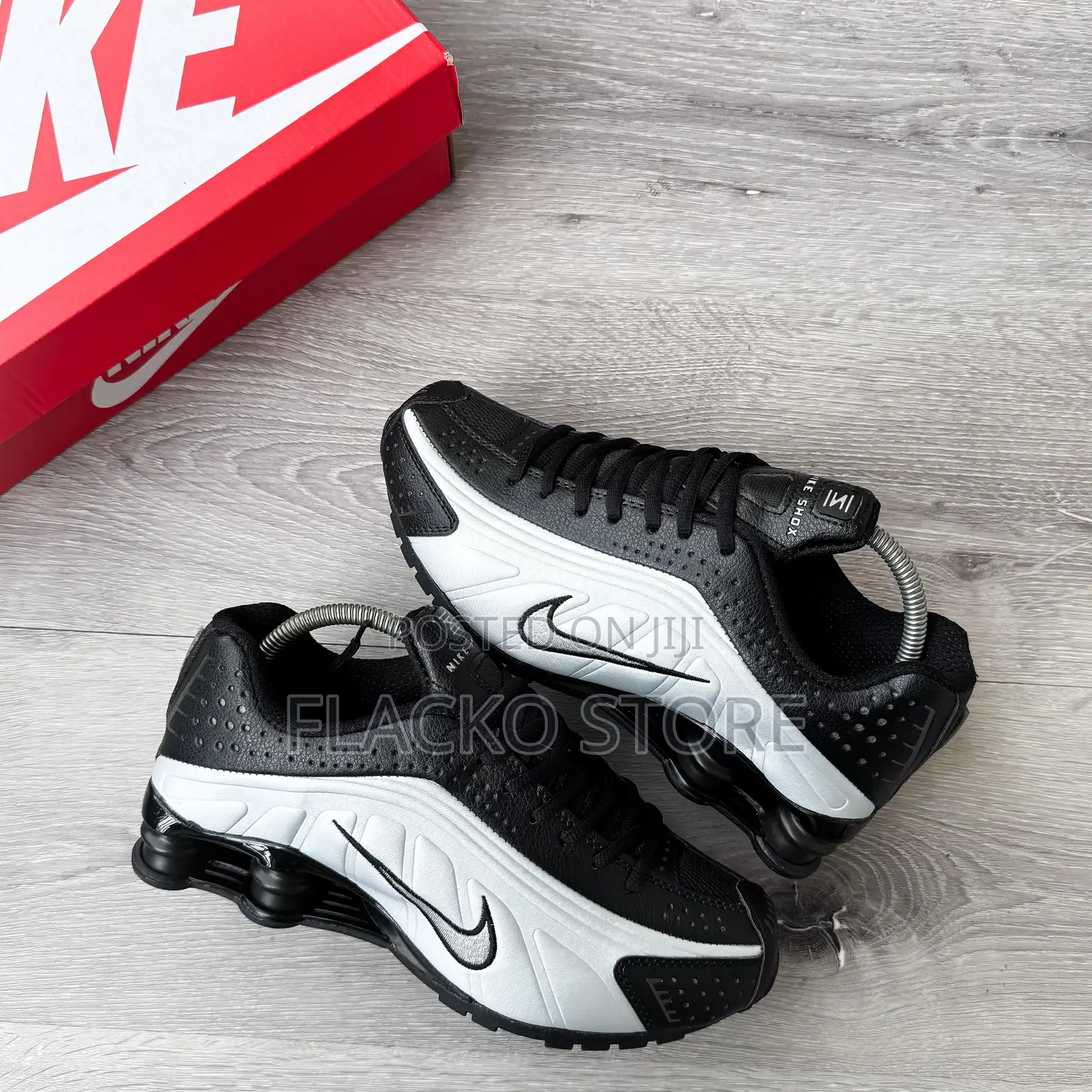 Original Nike Shox R4 Sneakers