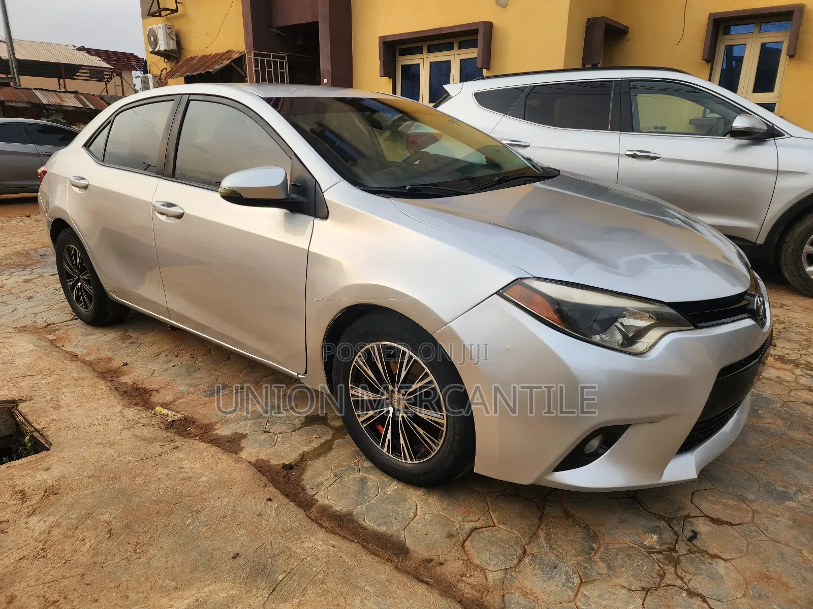 Toyota Corolla LE 4dr Sedan (1.8L 4cyl CVT) 2014 Silver