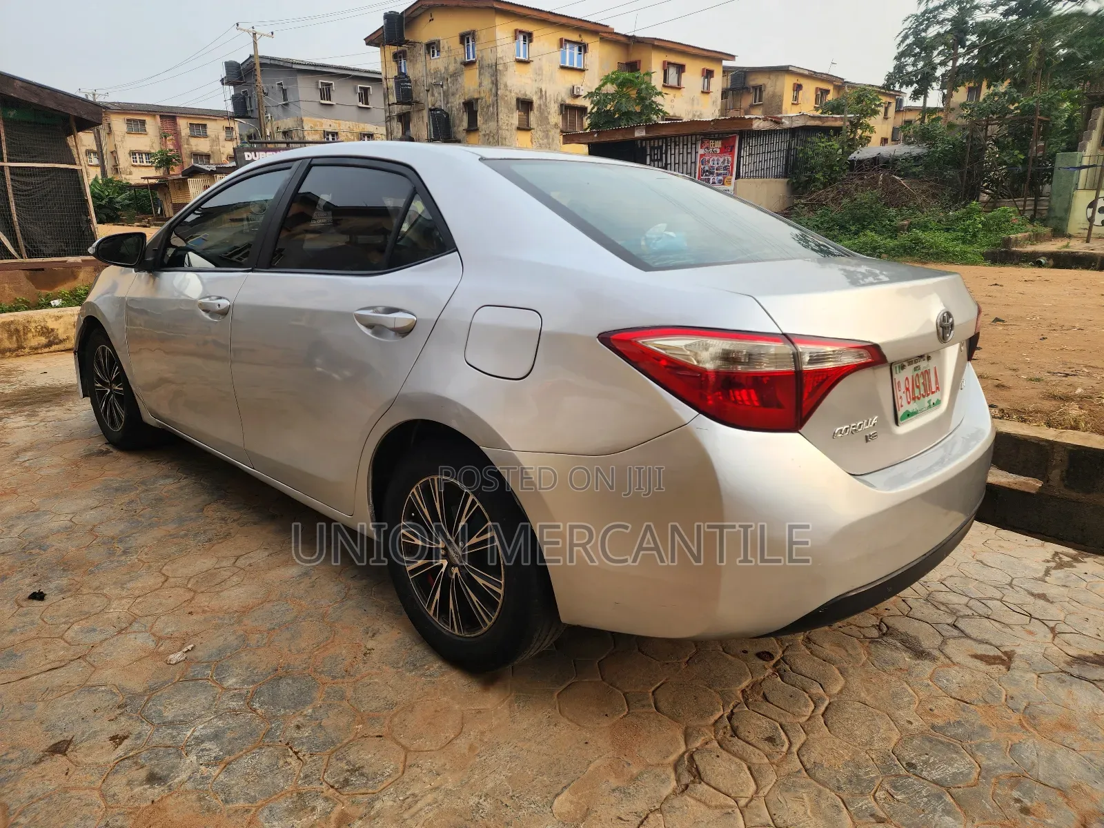 Toyota Corolla LE 4dr Sedan (1.8L 4cyl CVT) 2014 Silver