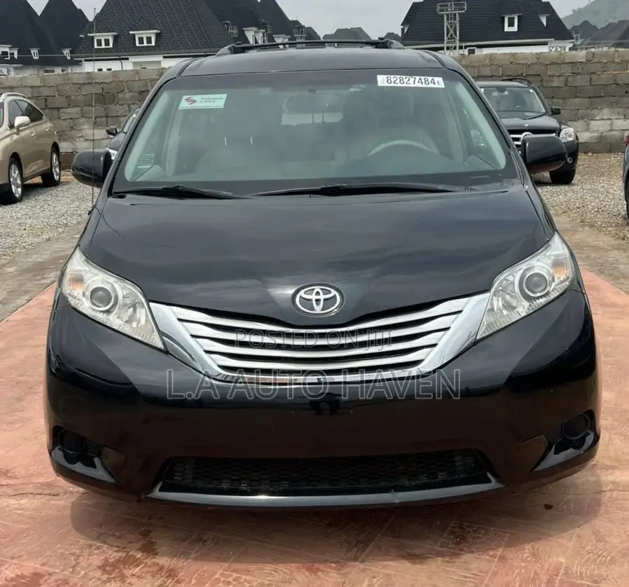 Toyota Sienna 2012 Black