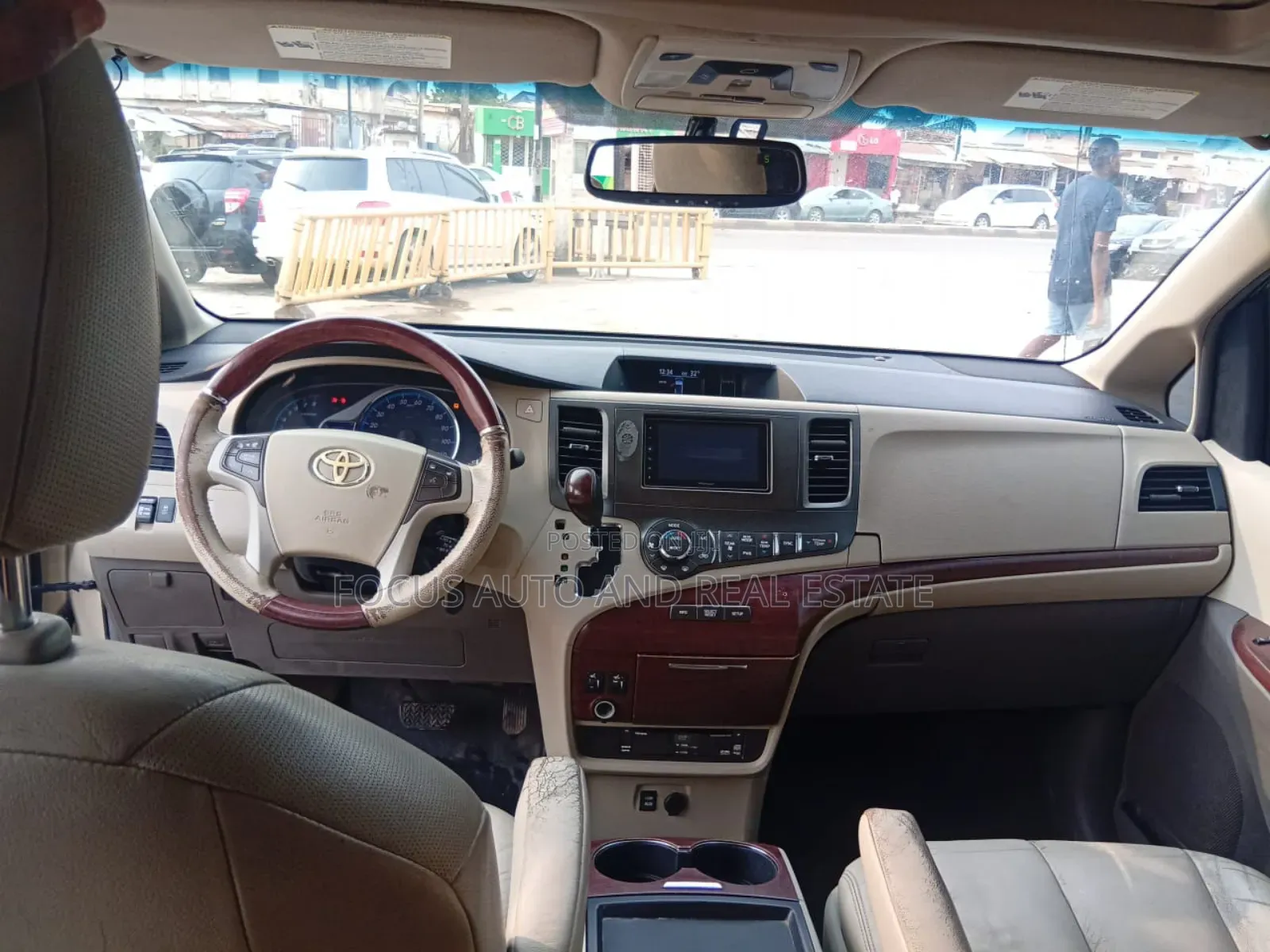 Toyota Sienna XLE 7 Passenger 2012 Gold