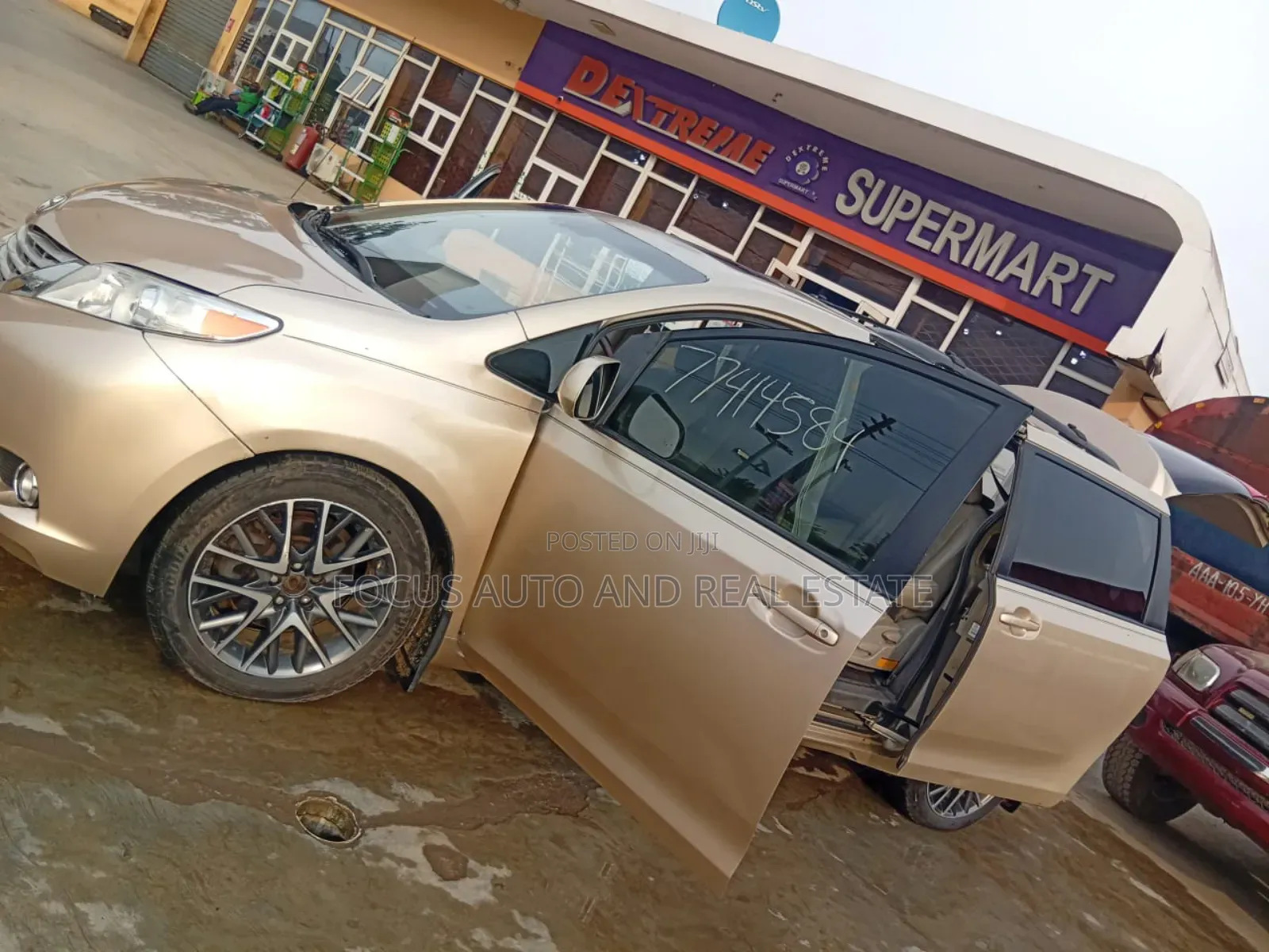 Toyota Sienna XLE 7 Passenger 2012 Gold