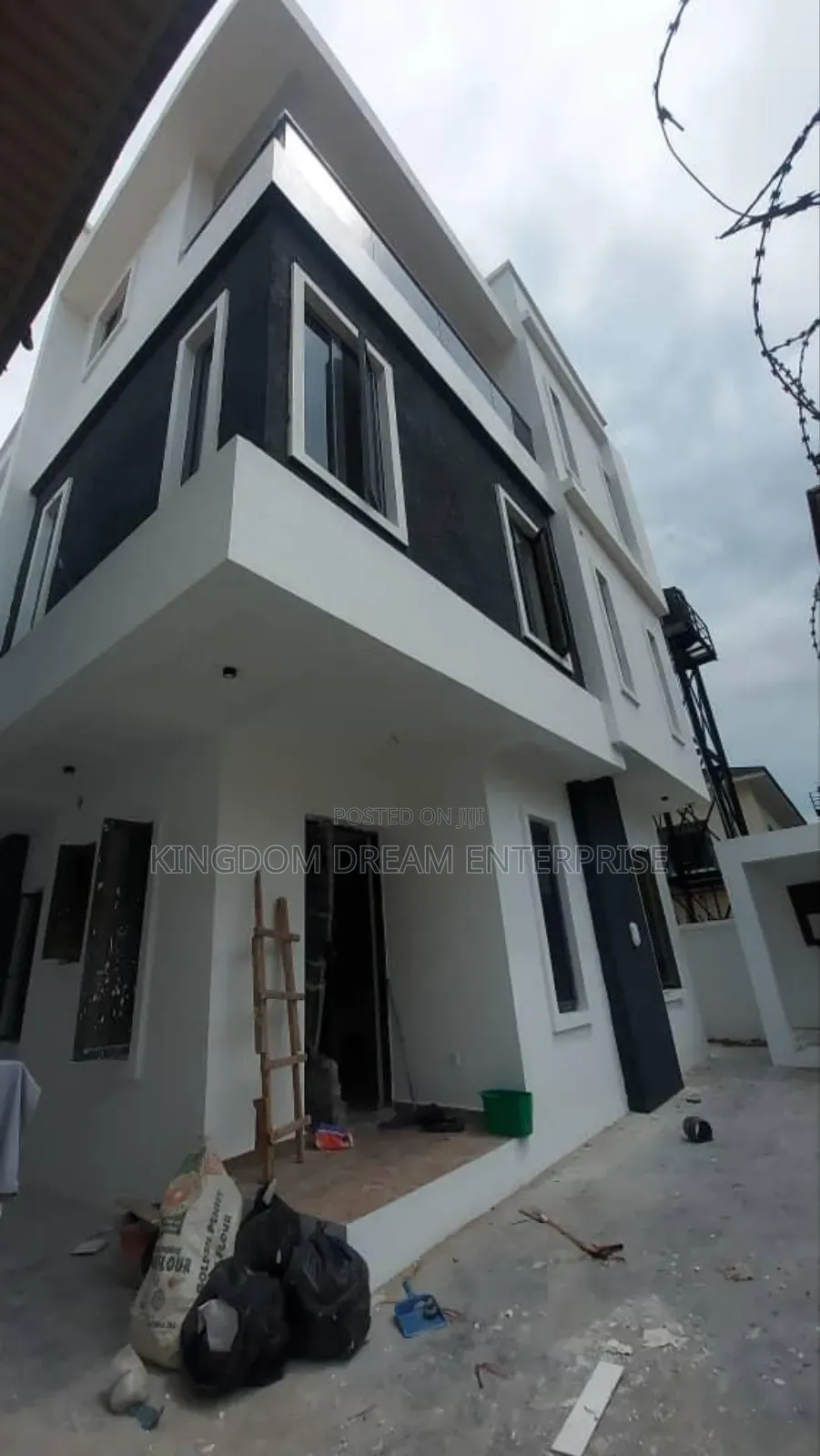 5bdrm House in Lekki Phase 1 for rent