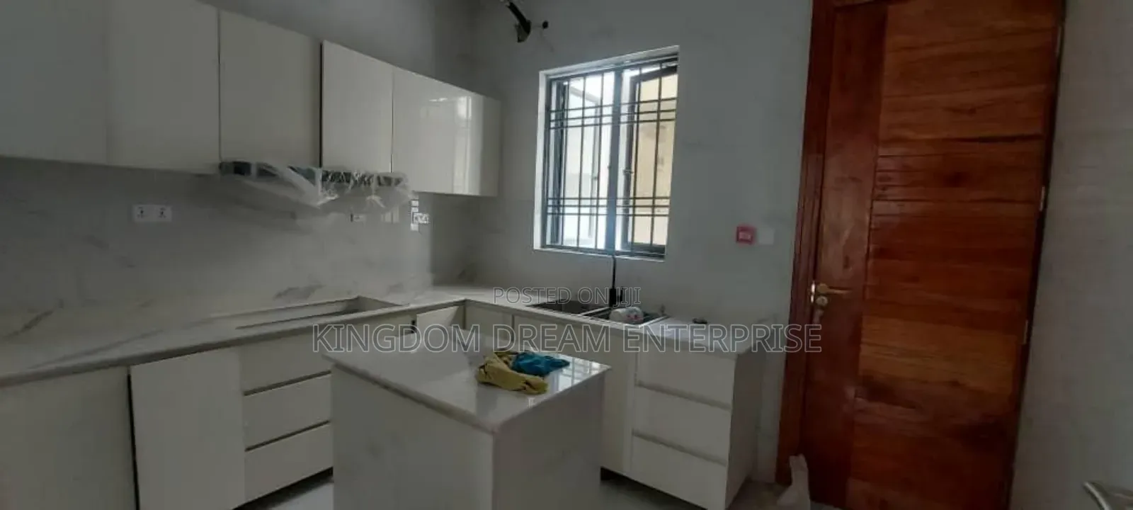 5bdrm House in Lekki Phase 1 for rent