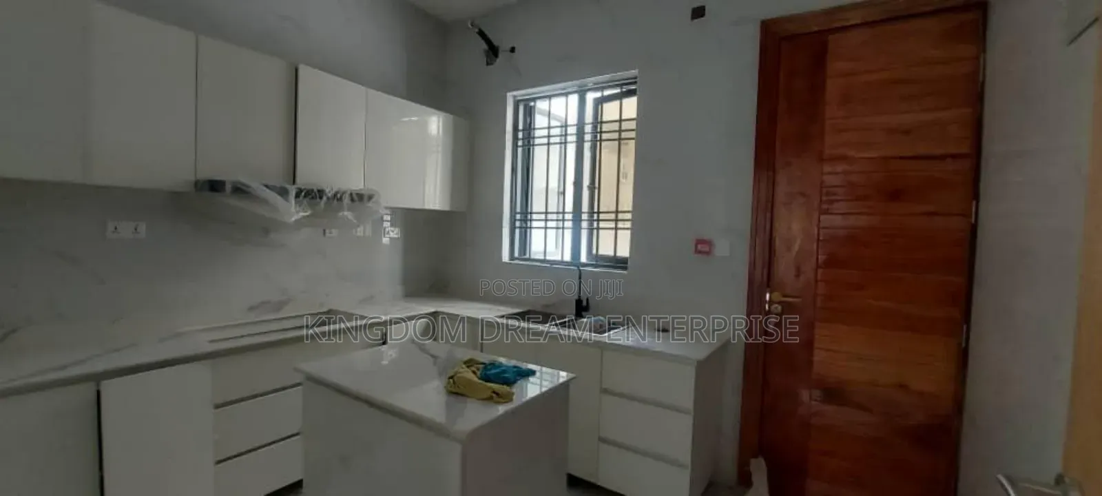 5bdrm House in Lekki Phase 1 for rent