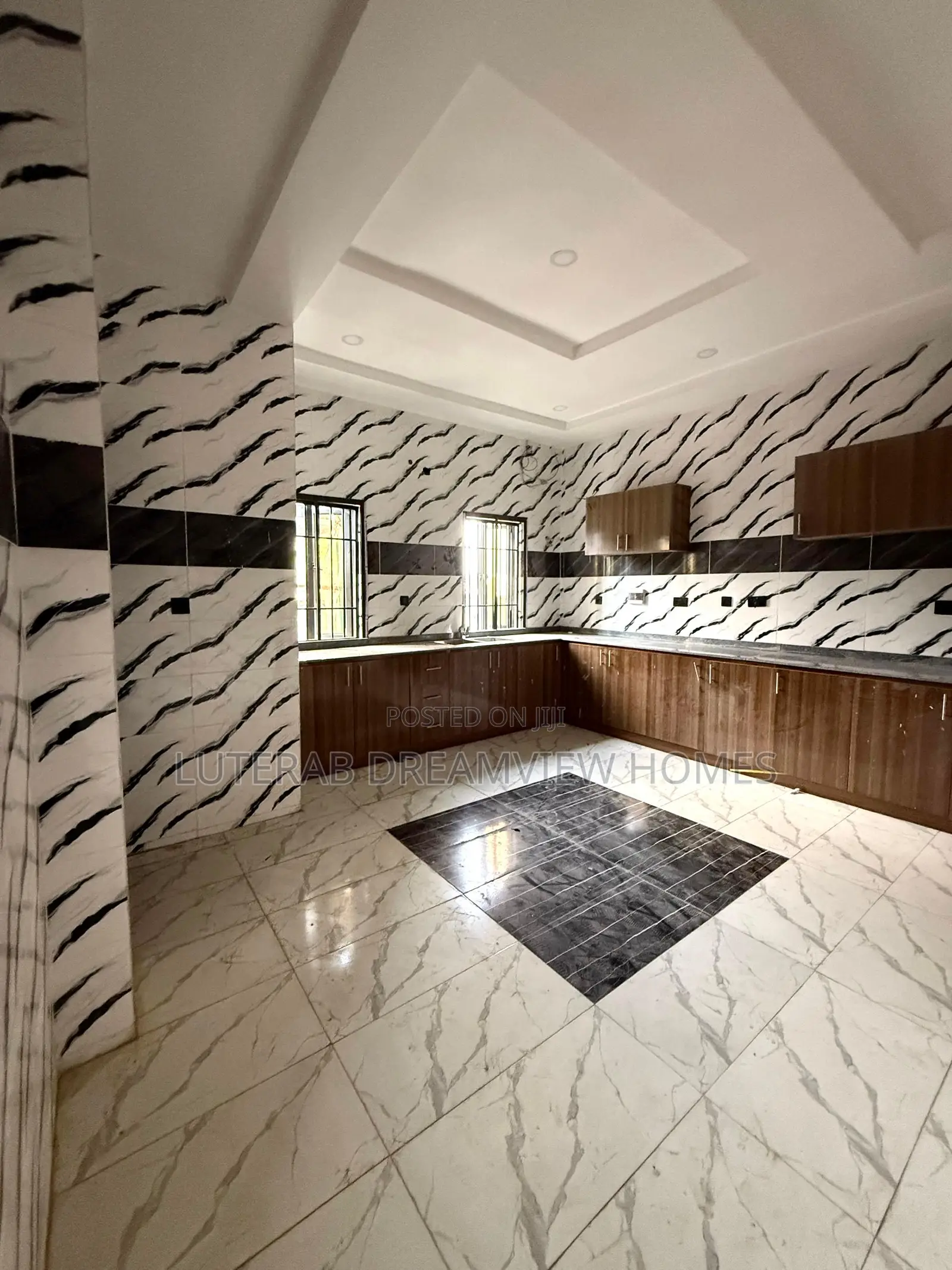 5bdrm Duplex in Kado for sale