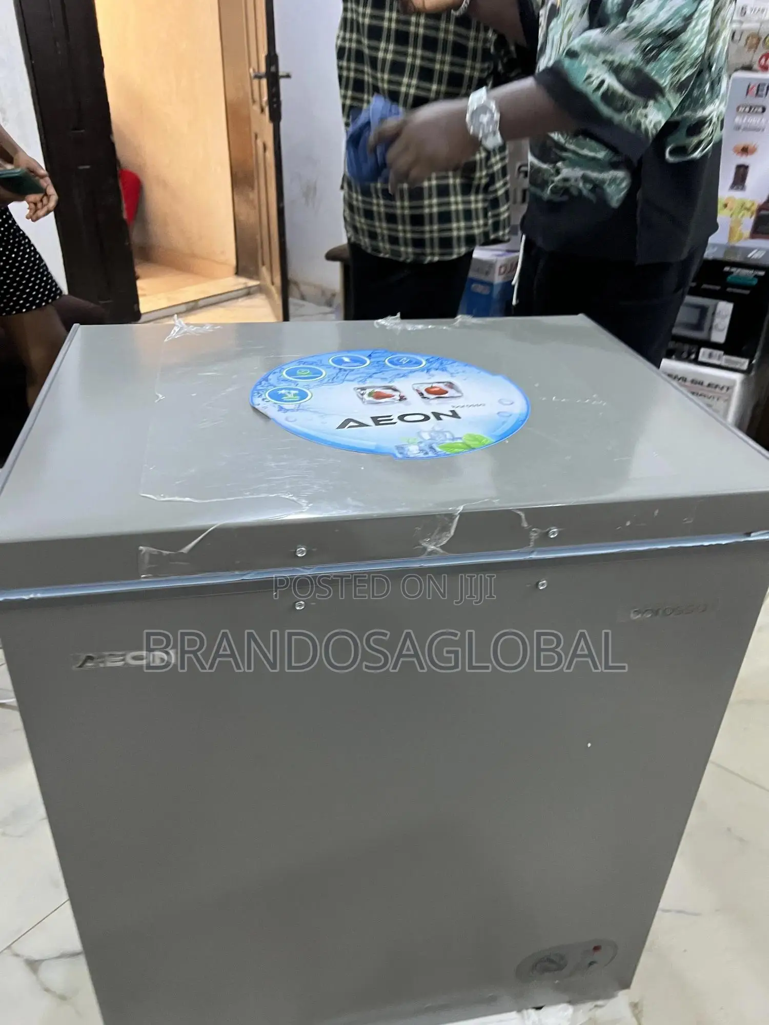 Aeon Chest Freezer With Lock and Key 150l