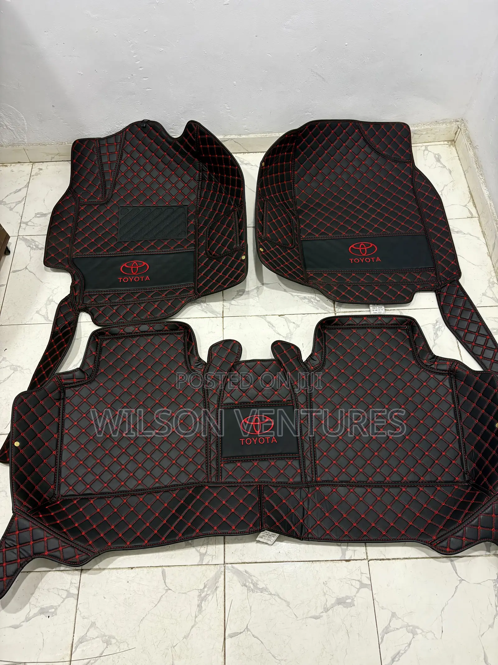 2007 - 2016 Camry Logo Tiles Leather Mat