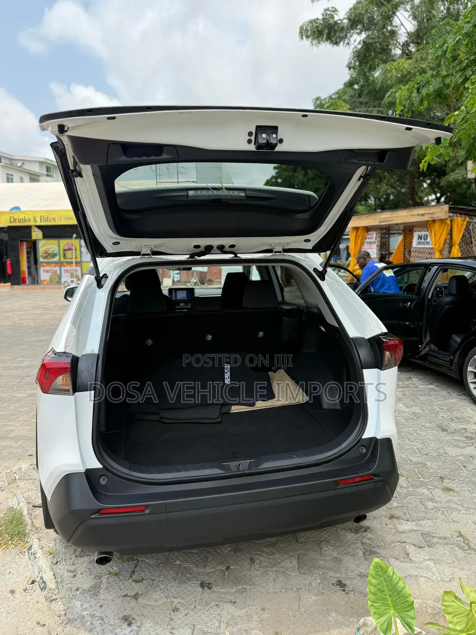 Toyota RAV4 LE AWD 2024 White