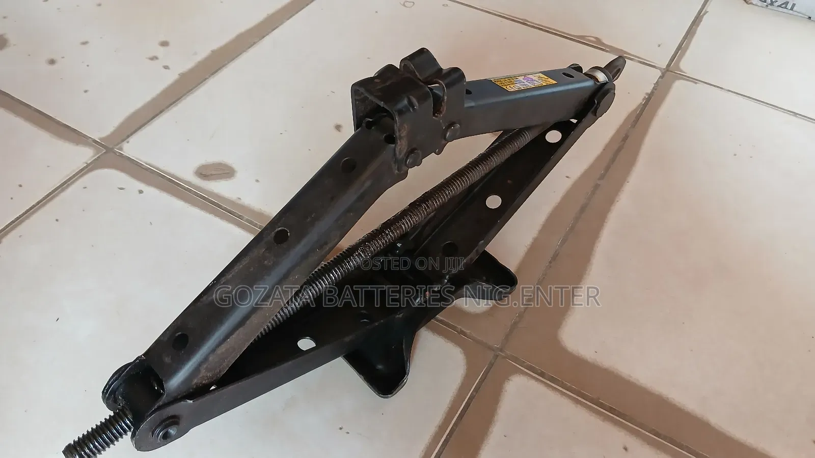 Car Jack for High Cars. Direct Belgium