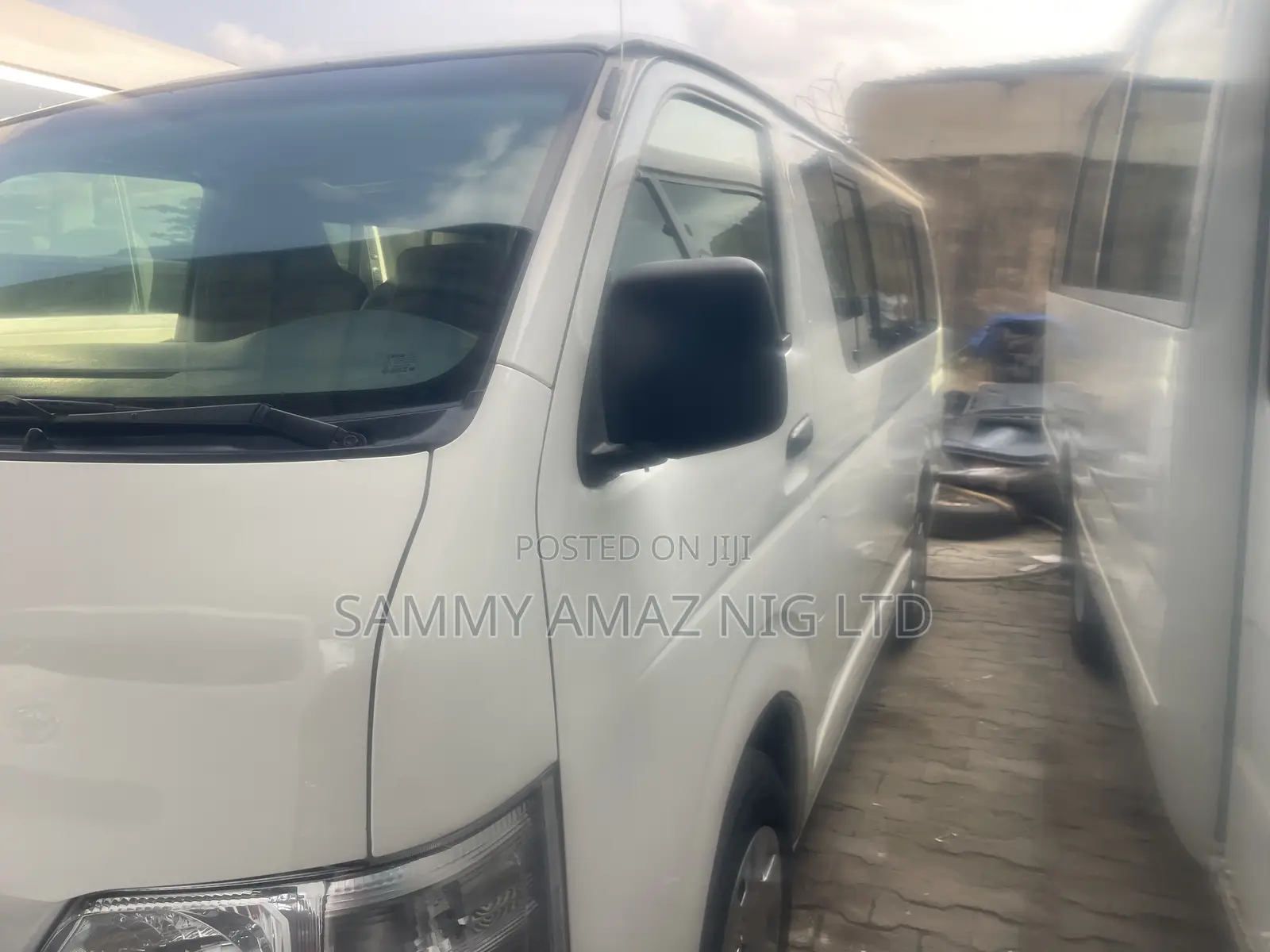 Toyota HiAce 2013 White