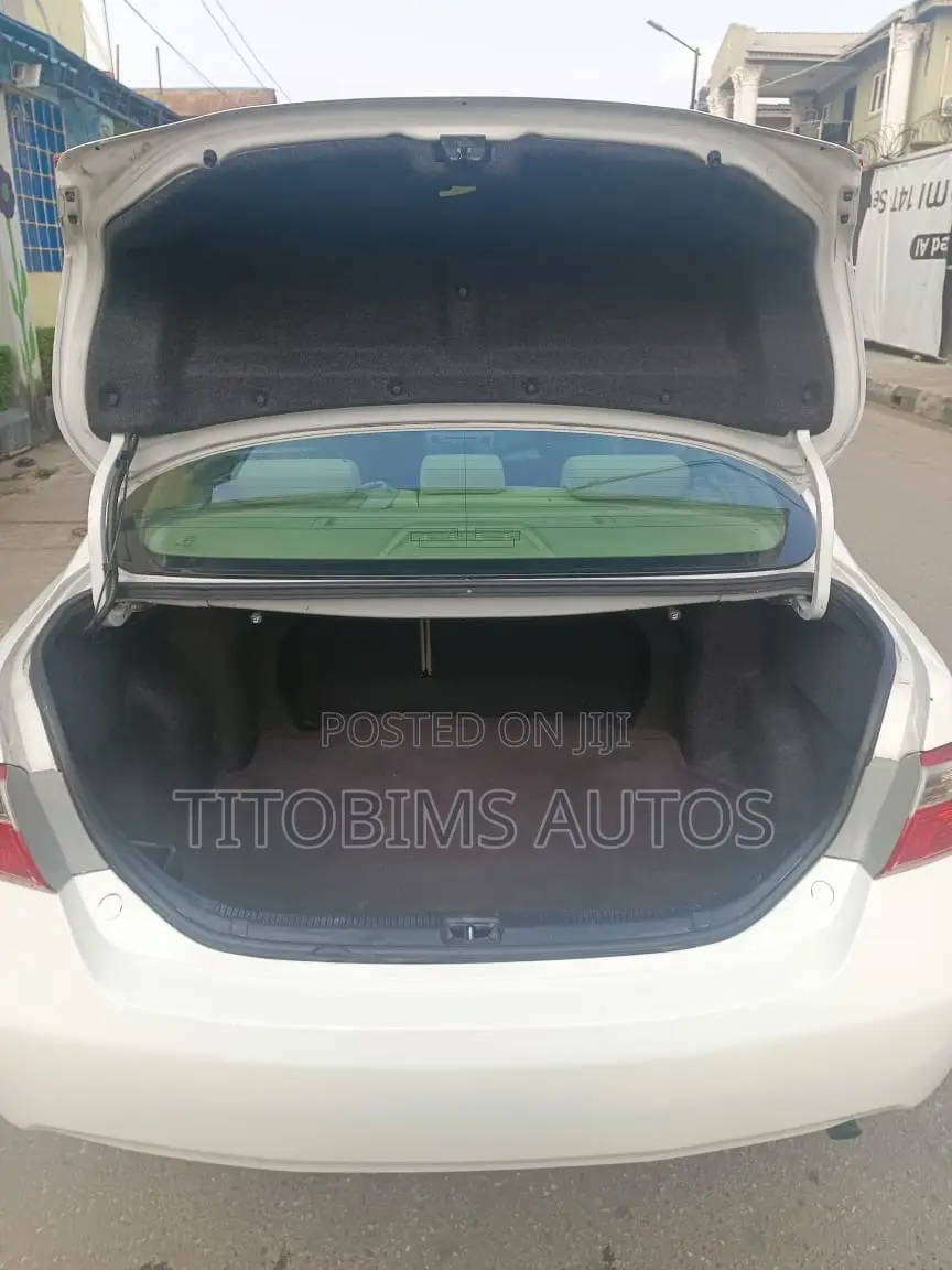 Toyota Camry 2.4 2008 White