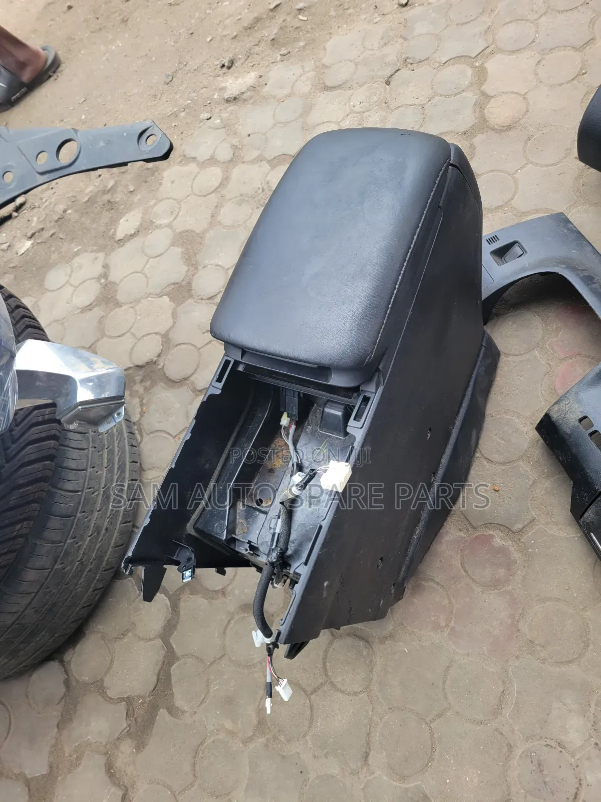 Lexus Rx 350 2012 Model Center Armrest Black One Complete