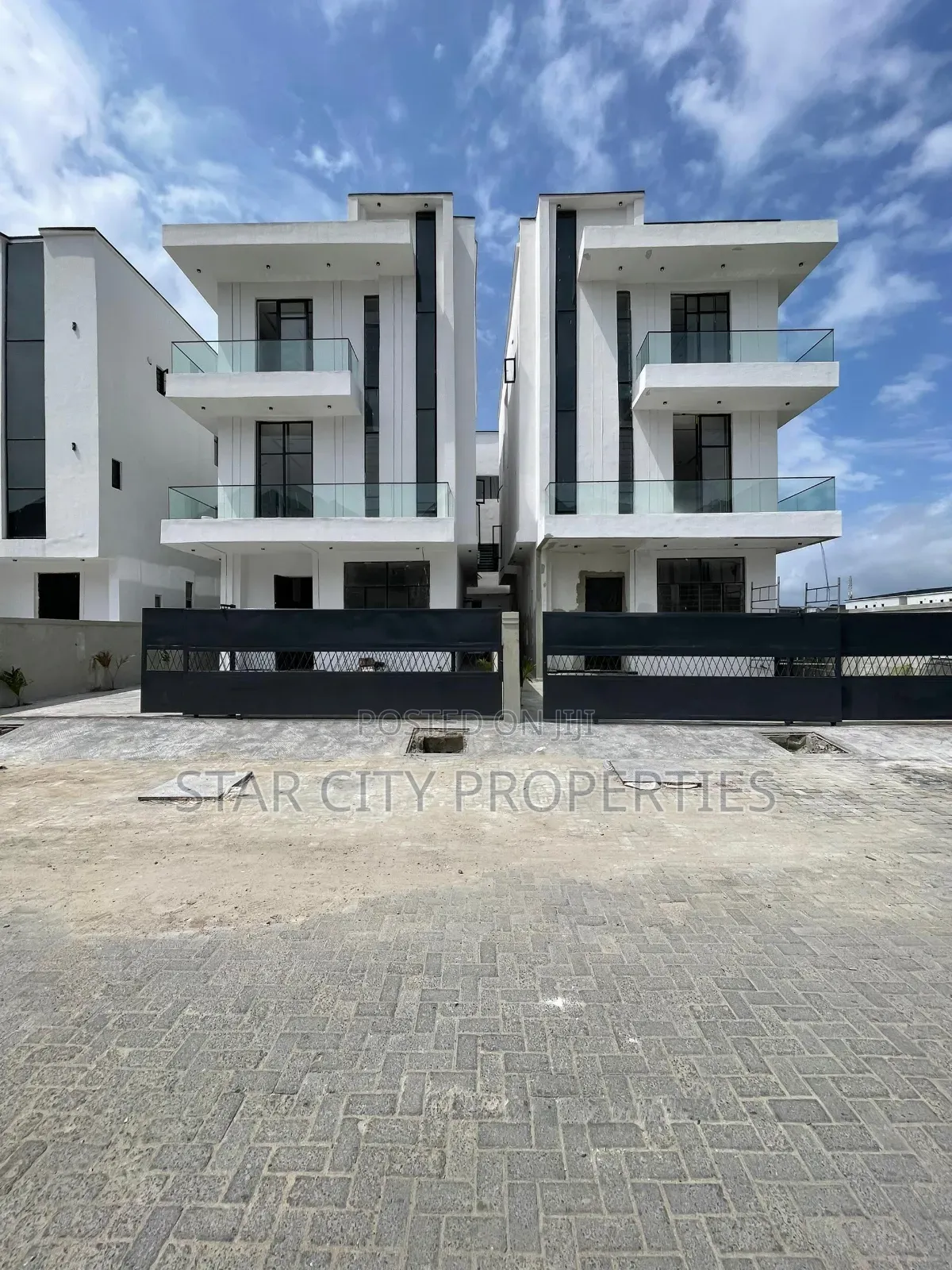 5bdrm House in Orchid Estate, Lekki for sale