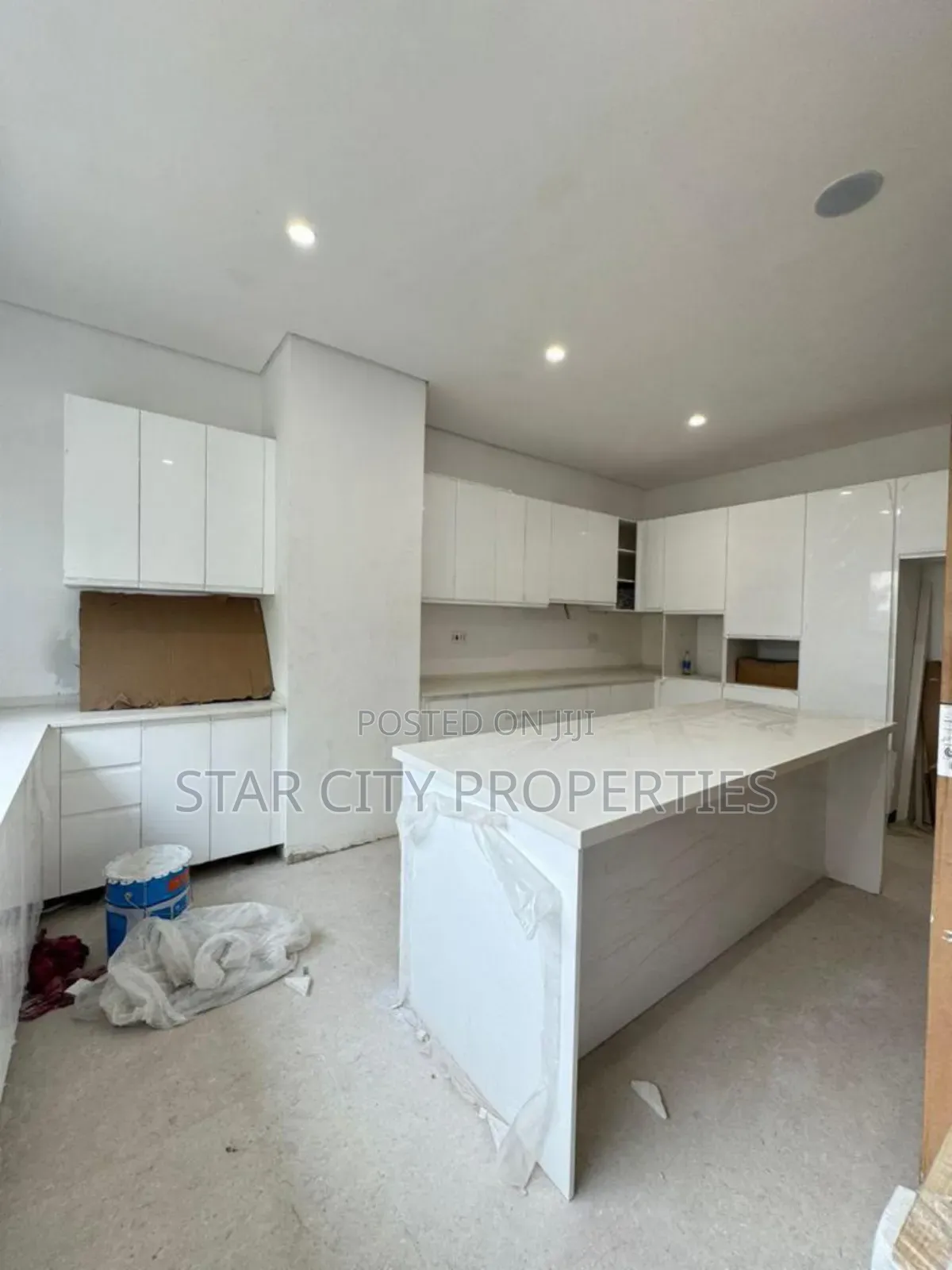 5bdrm House in Banana Island for sale