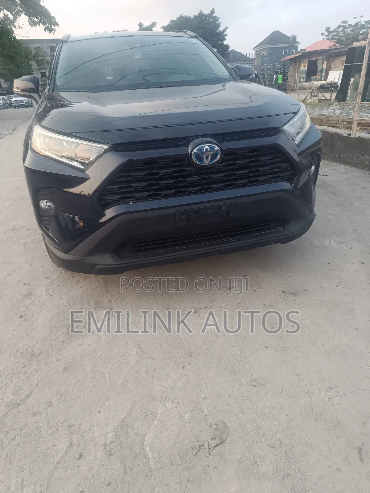 Toyota RAV4 XLE 2021 Blue