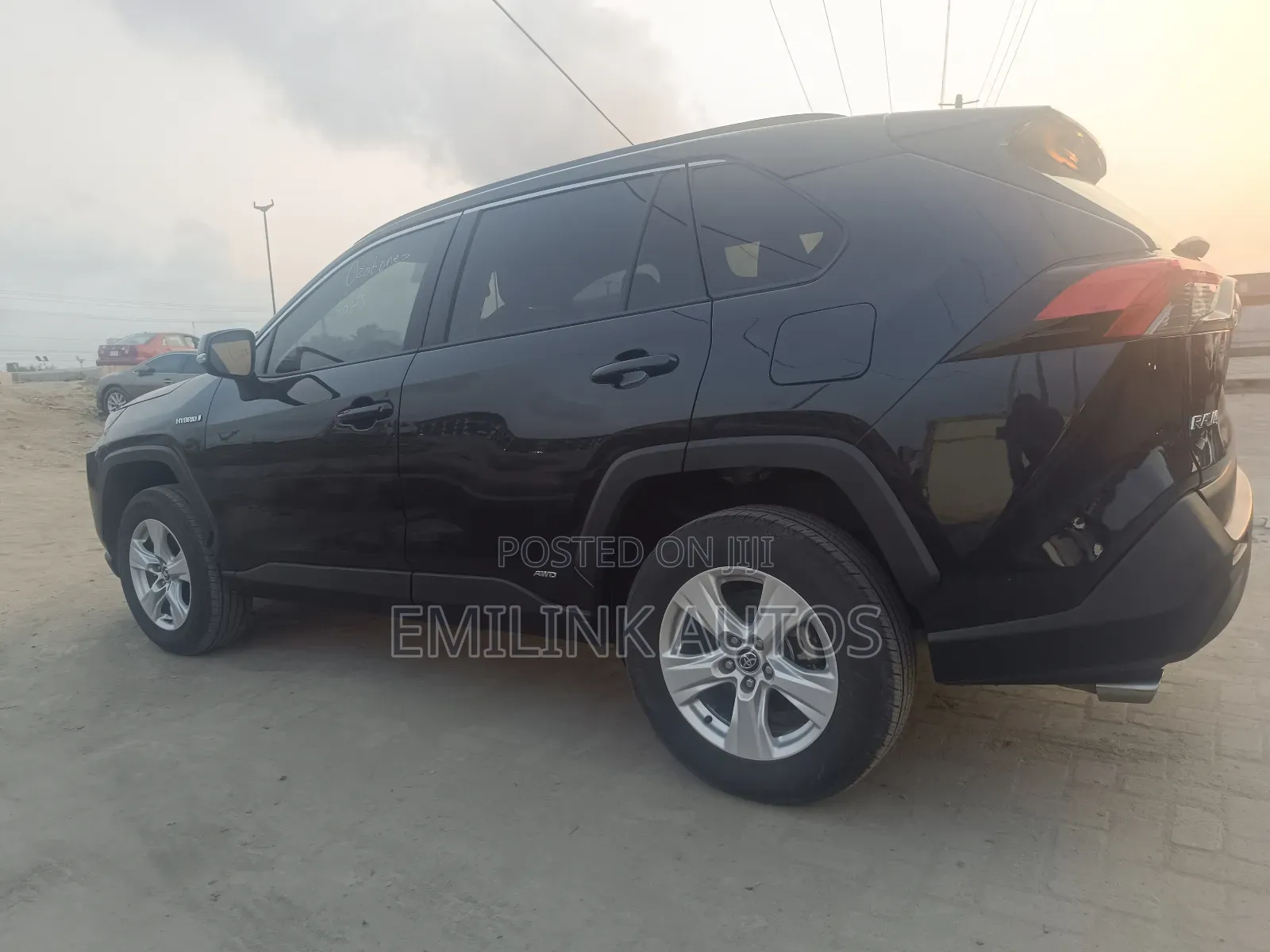 Toyota RAV4 XLE 2021 Blue