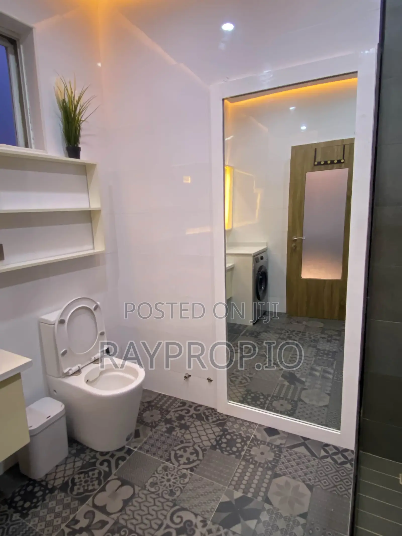 319653sn - Studio Shortlet In Lekki Phase
