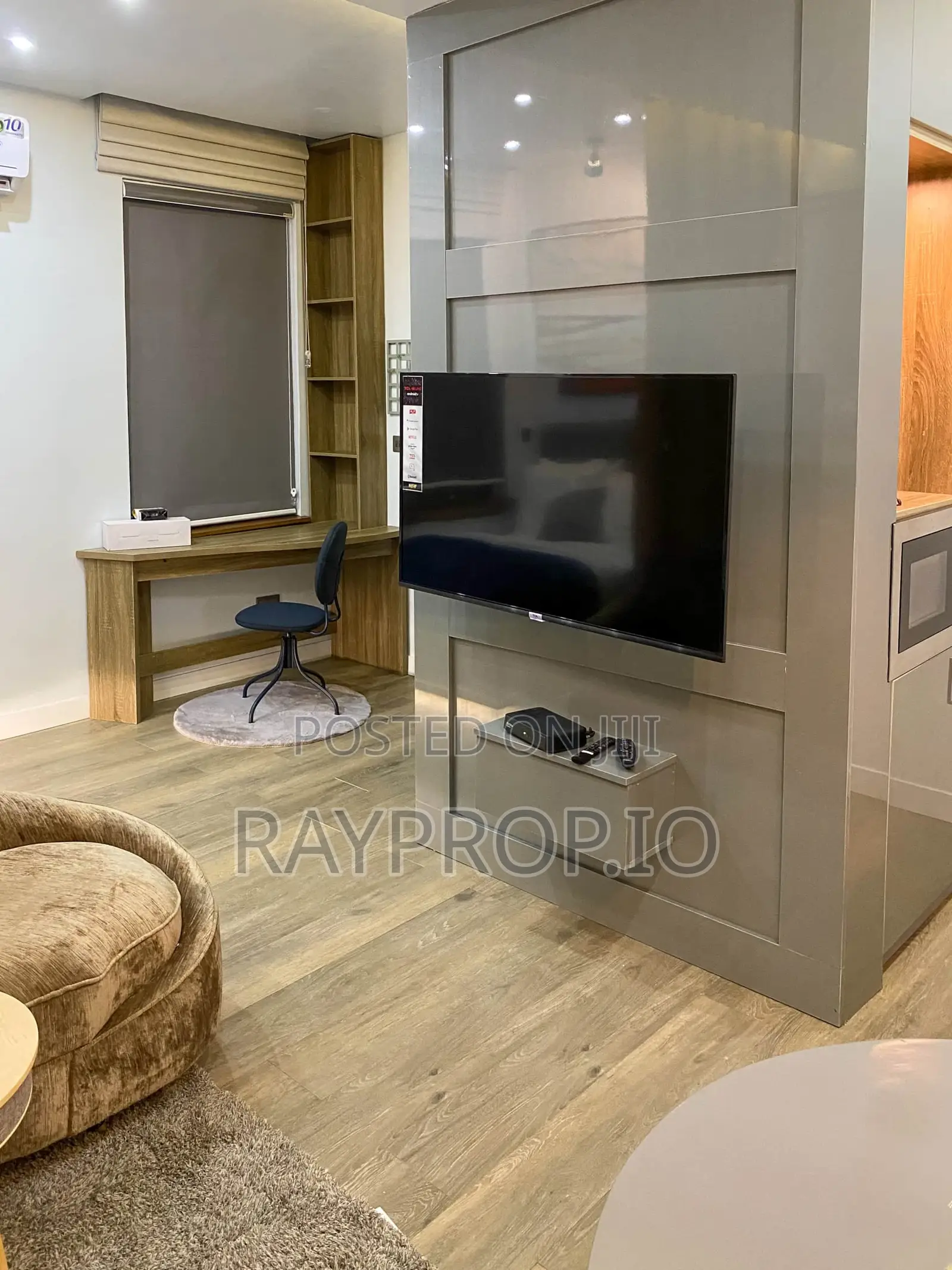 319653sn - Studio Shortlet In Lekki Phase