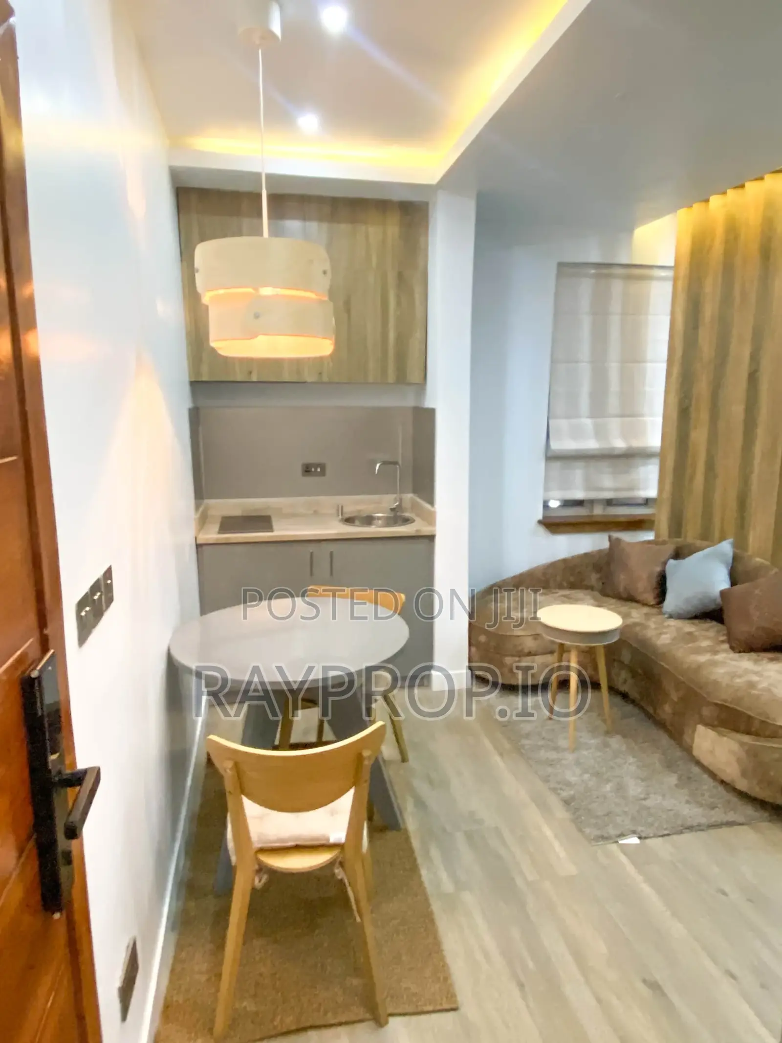319653sn - Studio Shortlet In Lekki Phase