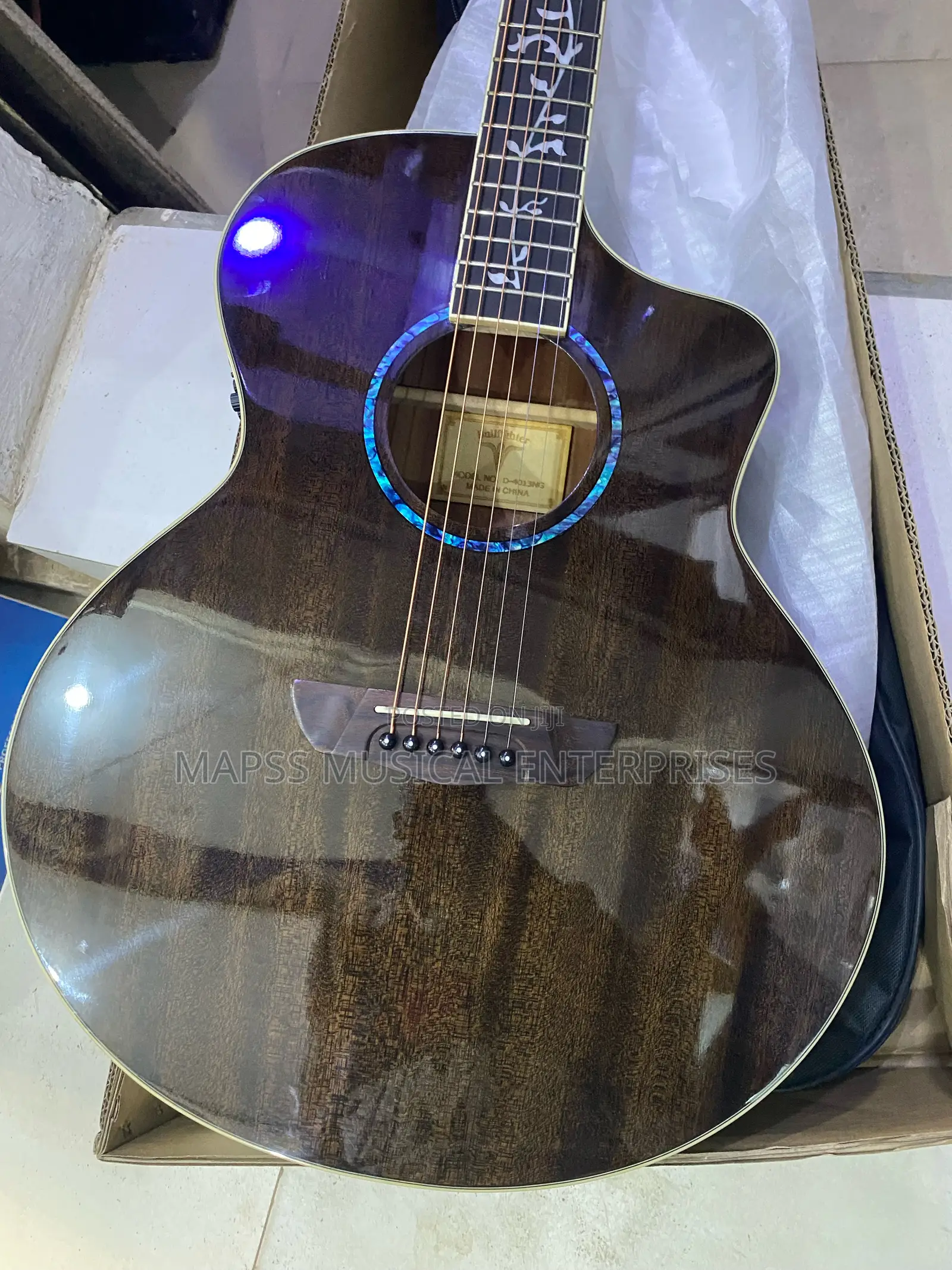 Bullfighter D-4013 Semi Acoustic Acoustic Guitar