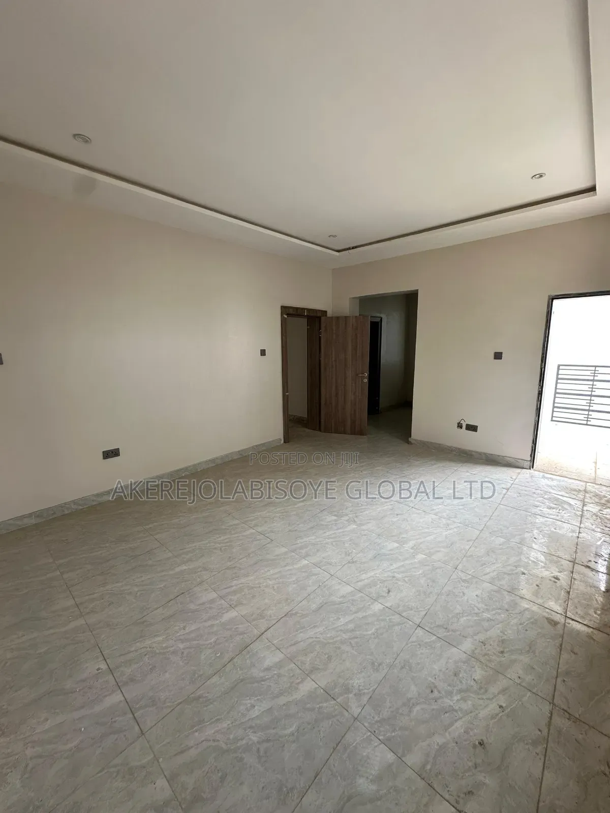 5bdrm Duplex in Close To Stella for rent