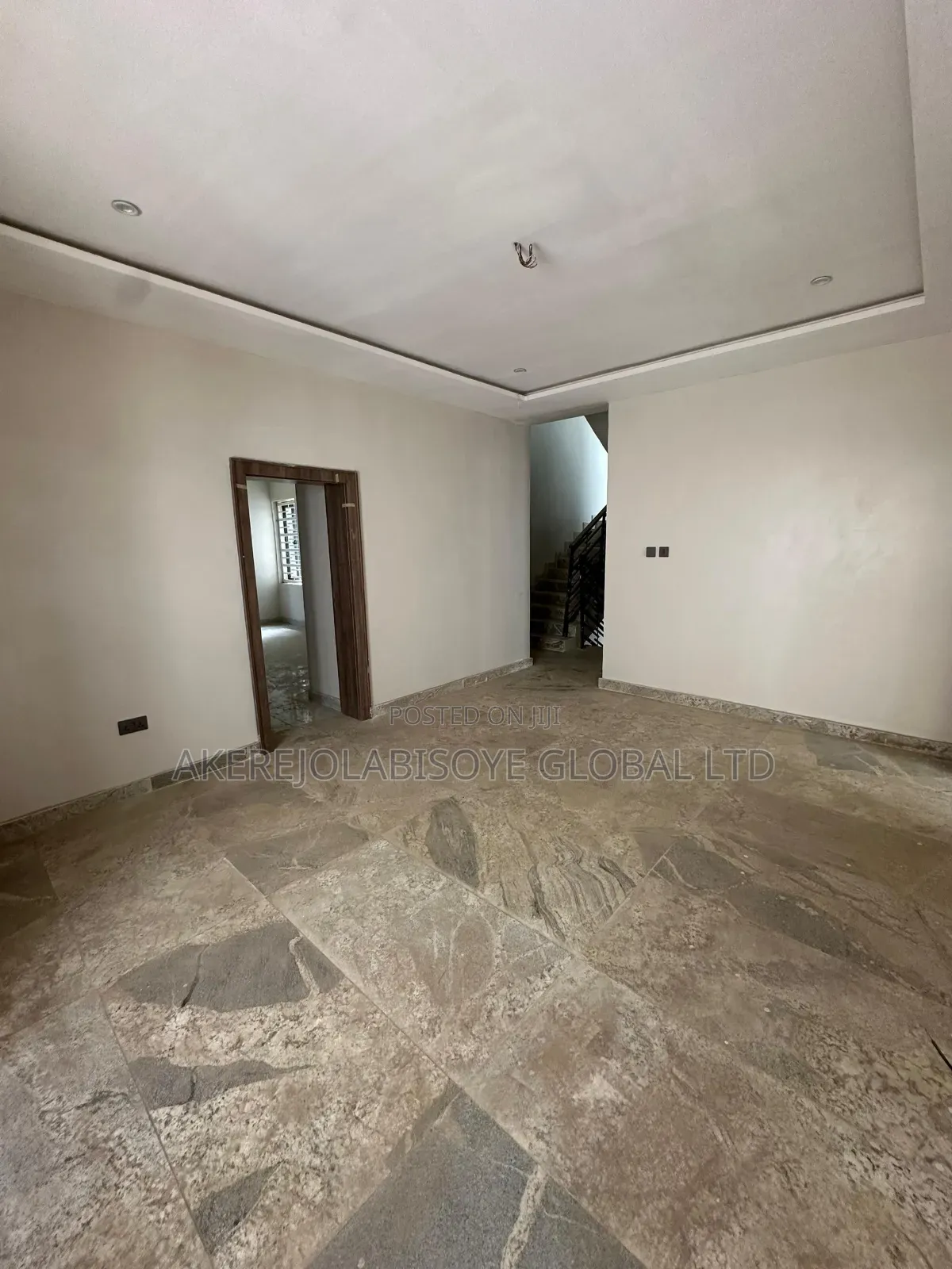 5bdrm Duplex in Close To Stella for rent