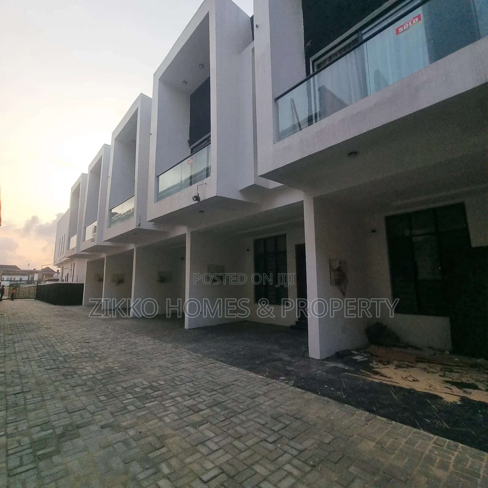 3bdrm Townhouse/Terrace in Ikota, Lekki for sale