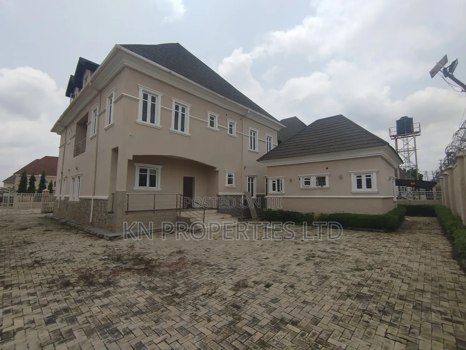 6bdrm Duplex in Apo for sale
