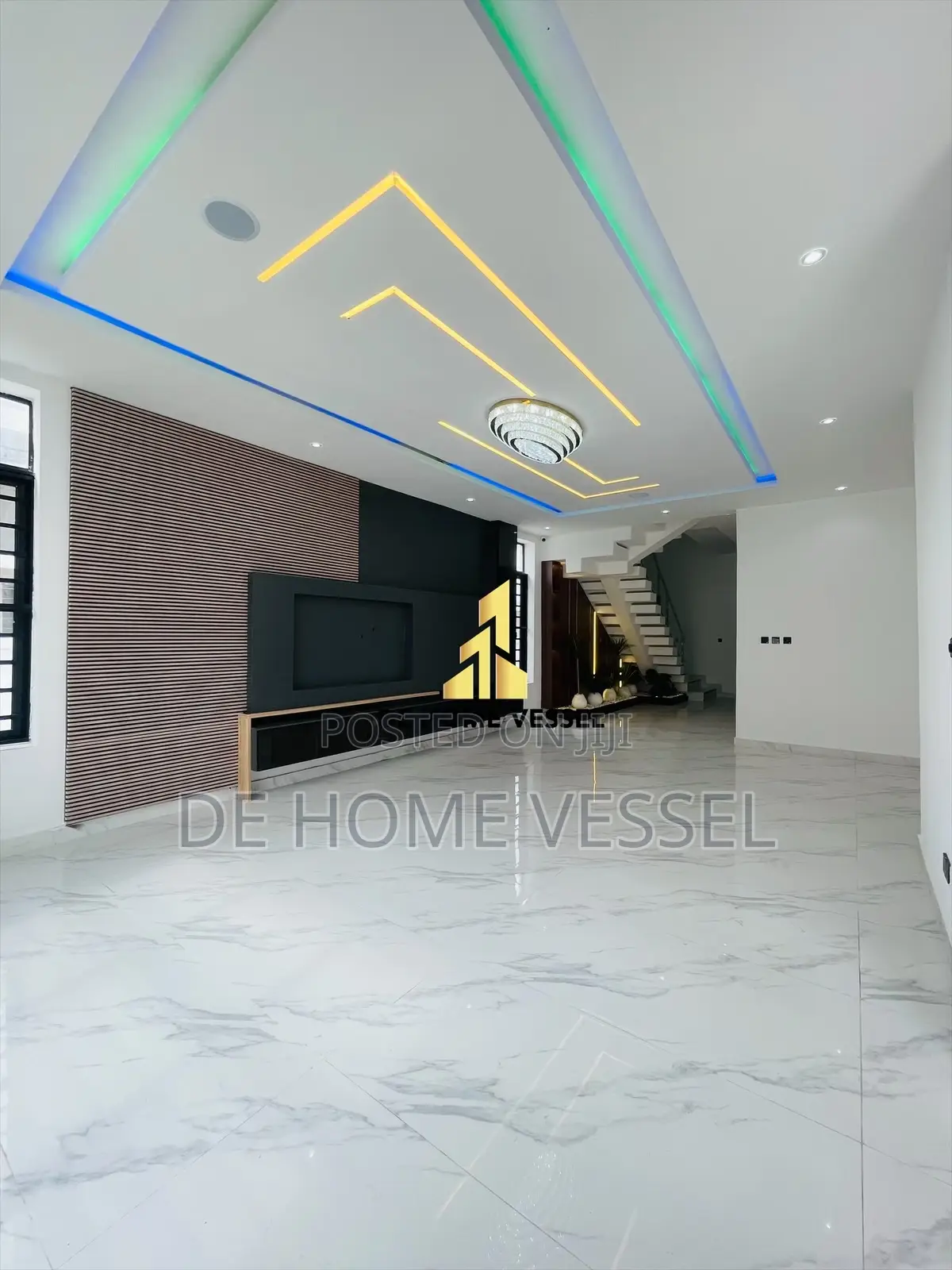 5bdrm Duplex in Chevron for sale