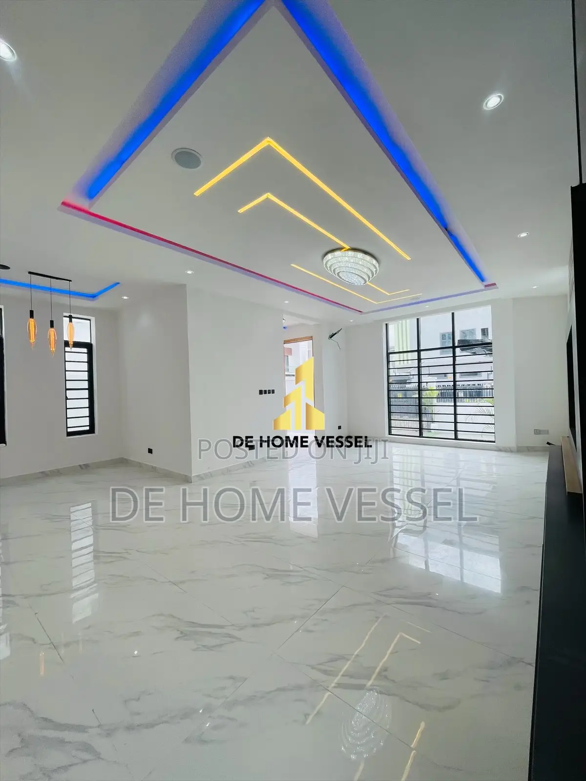 5bdrm Duplex in Chevron for sale