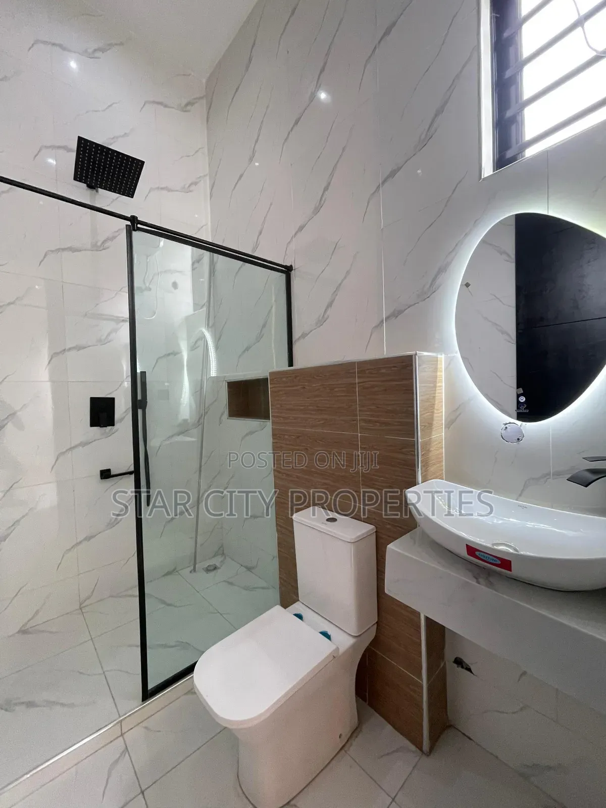 5bdrm House in Chevron Estate, Lekki Expressway for sale