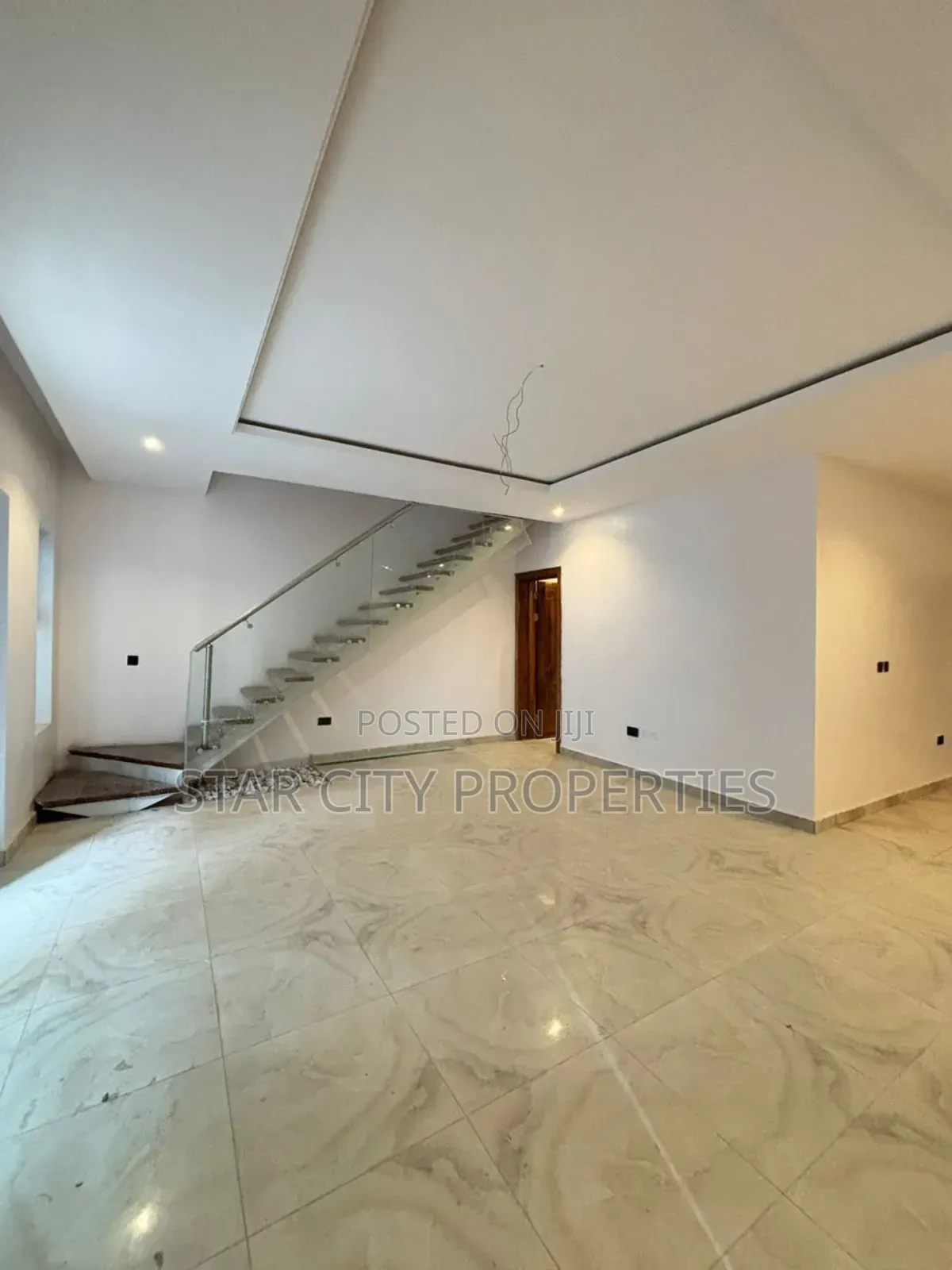 2bdrm Maisonette in Lekki Estate for sale