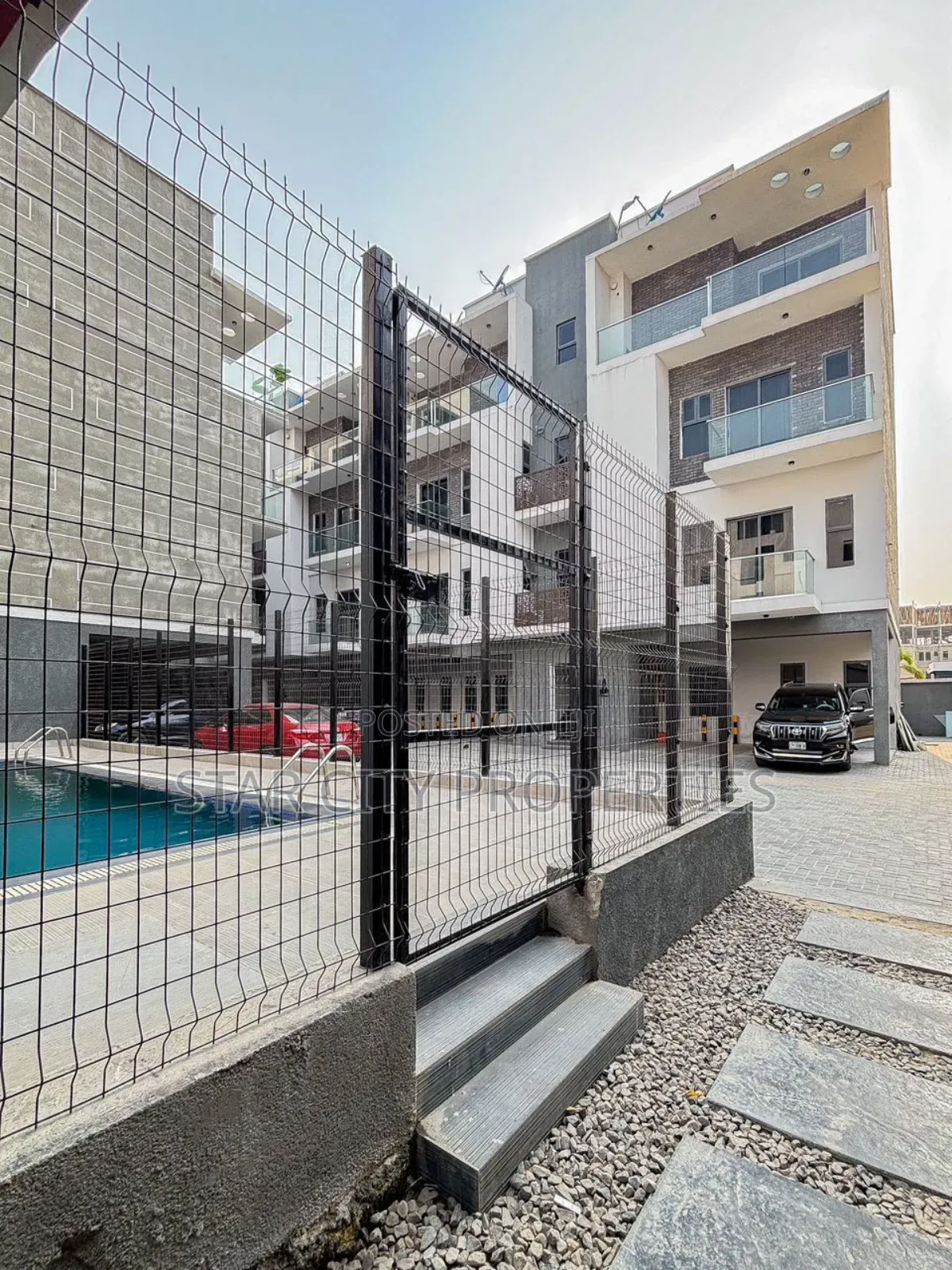 2bdrm Maisonette in Lekki Estate for sale