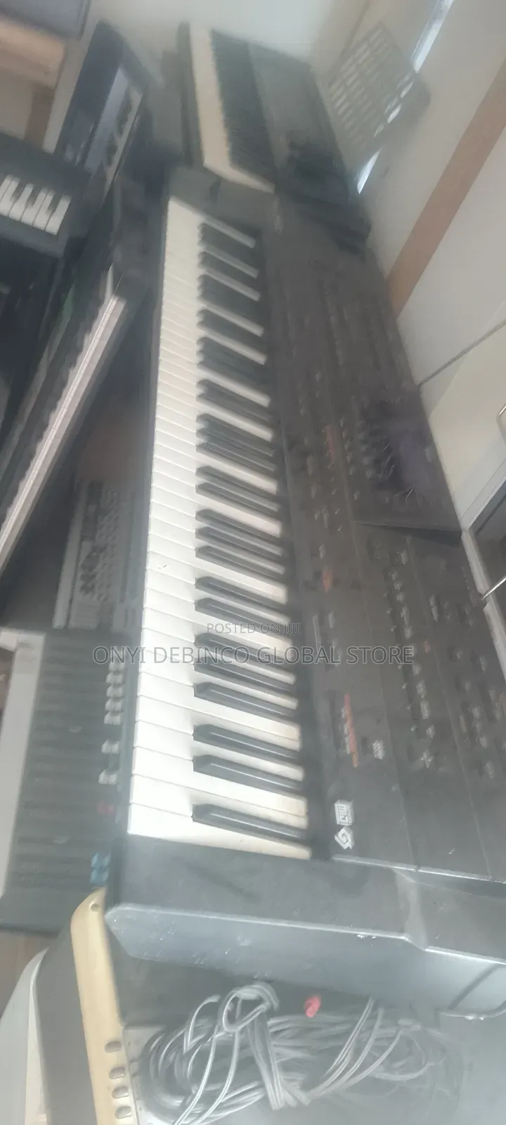 Roland Keyboard G-800 Arranger Workstation 64-Voice Polyphony Uk Used