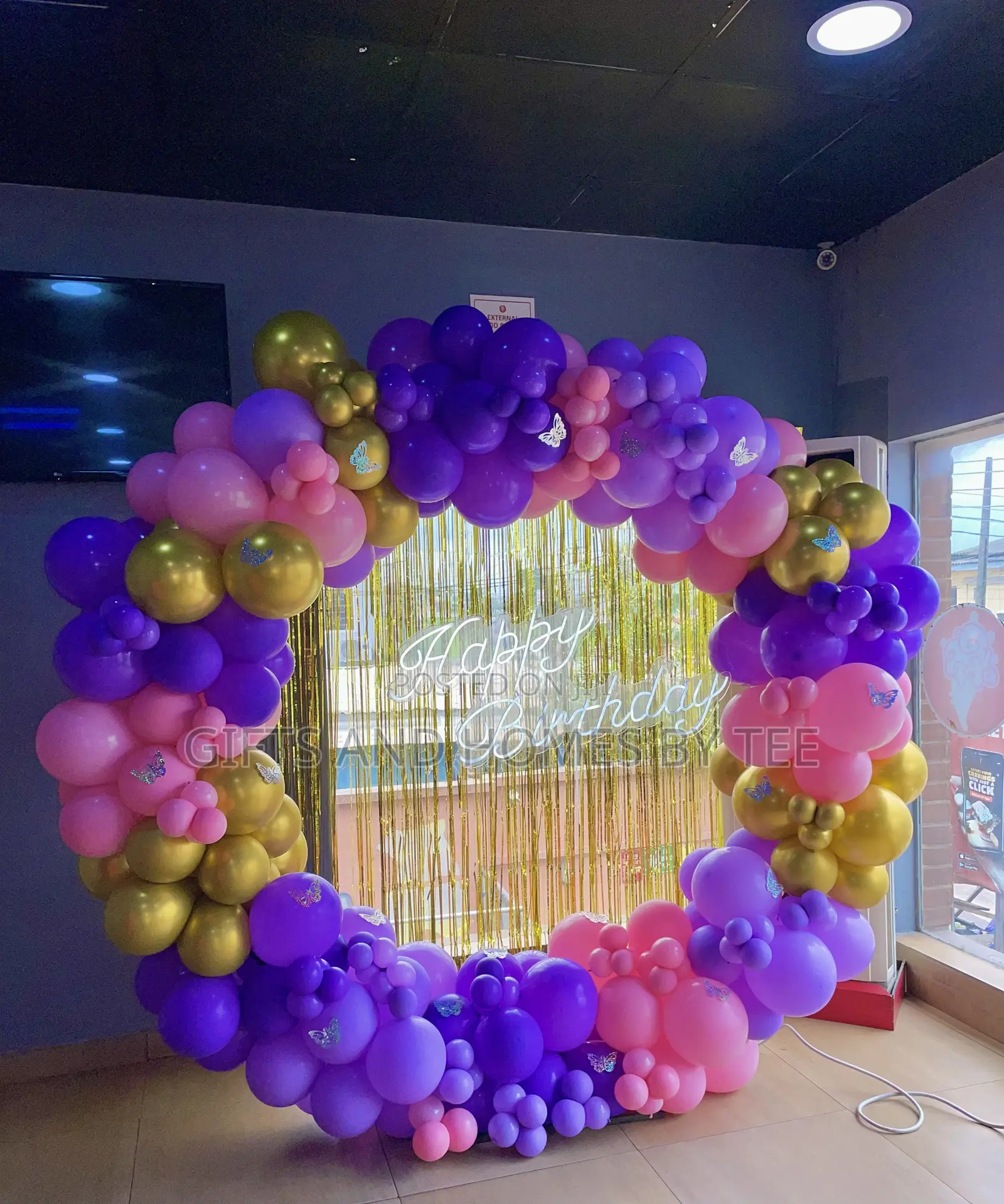 Round Arch Birthday Decor