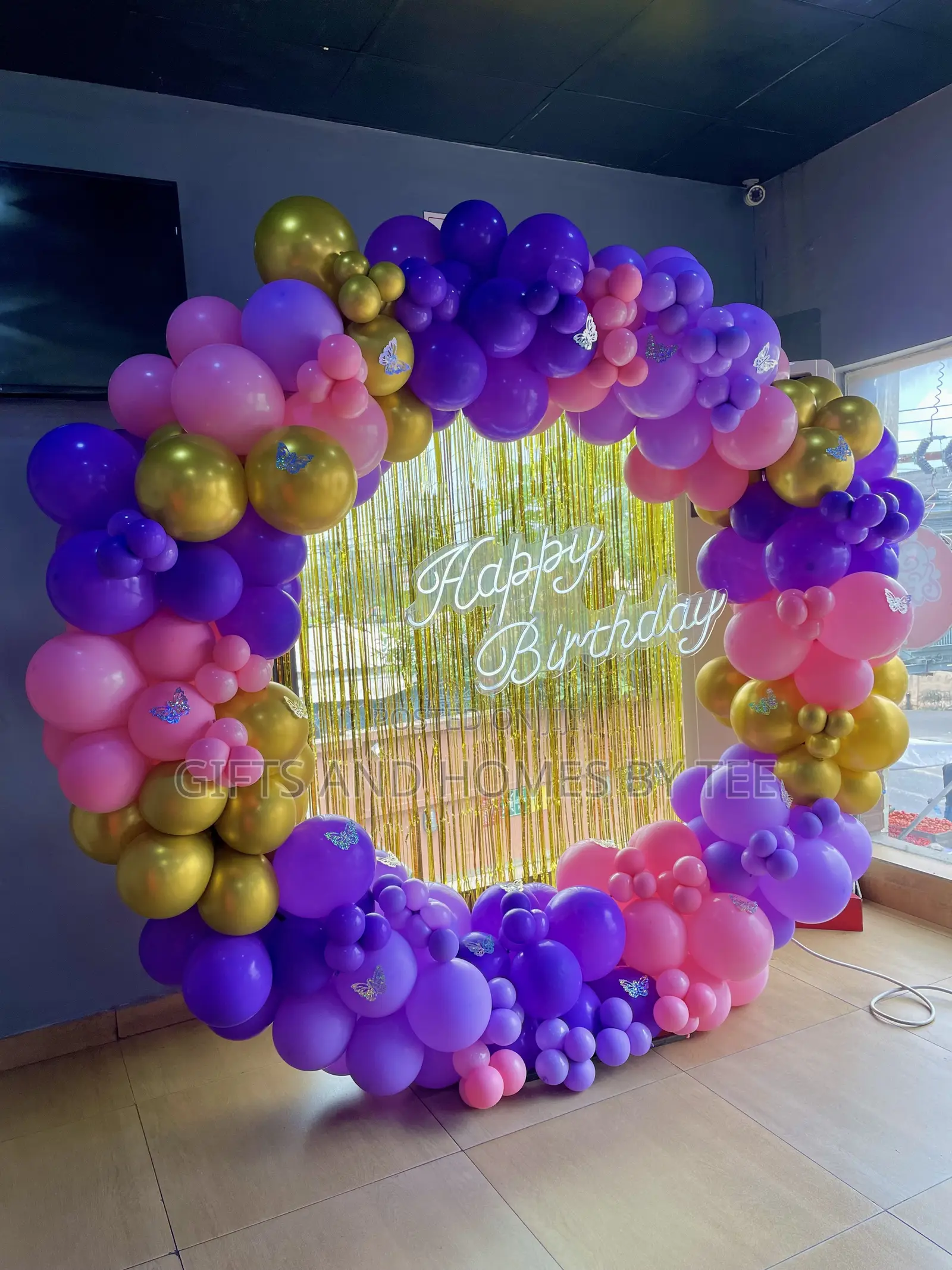 Round Arch Birthday Decor
