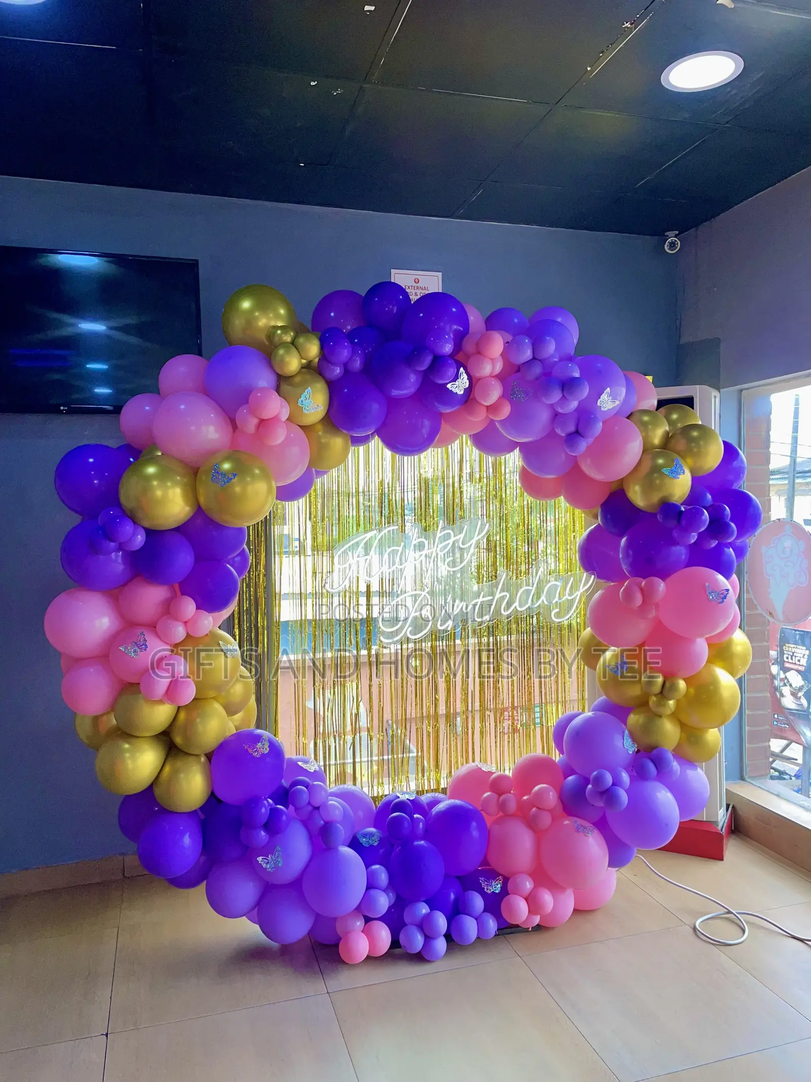 Round Arch Birthday Decor