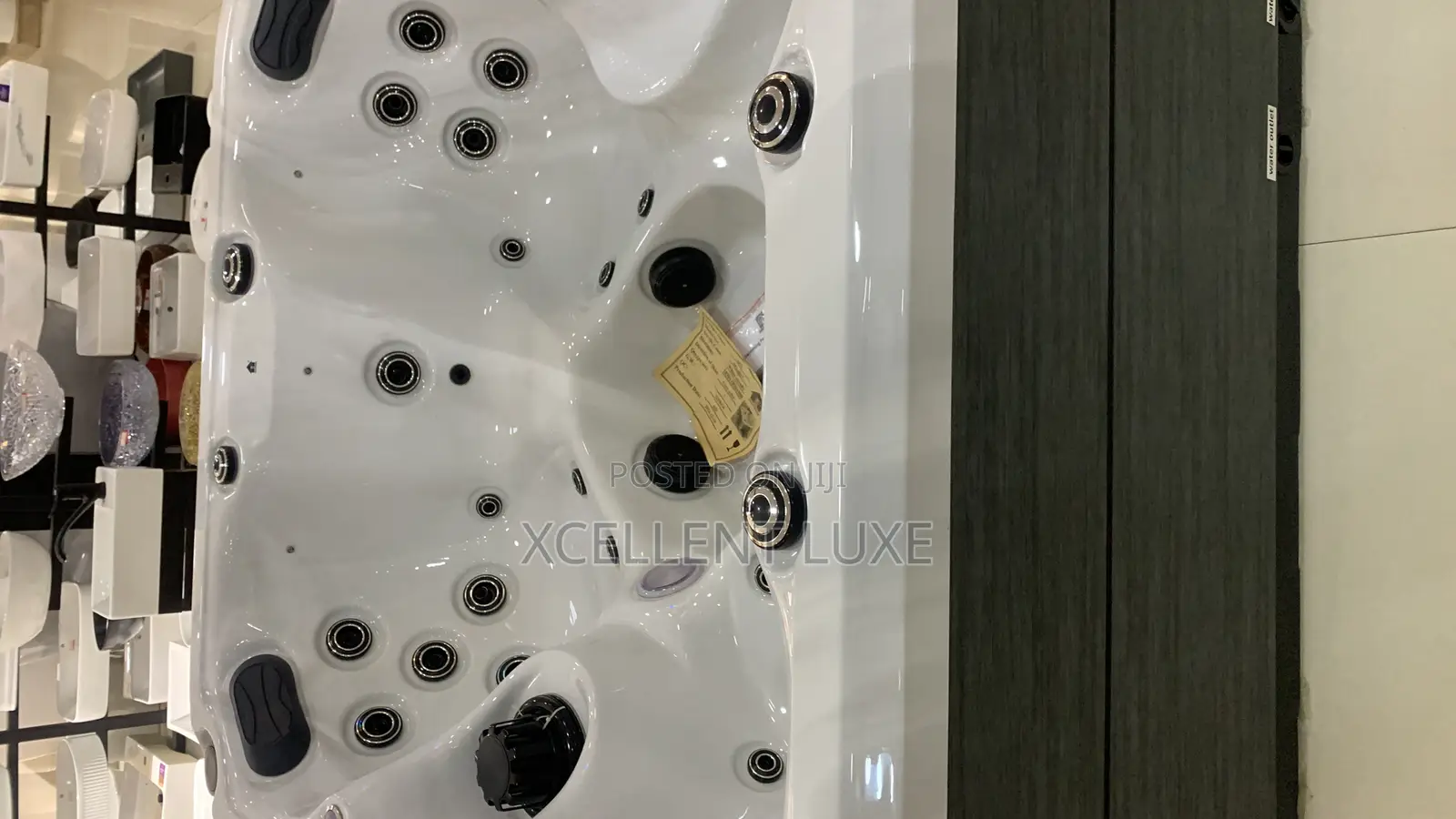 Outdoor Jacuzzi Massage Bathtub With High Pressure Jets. 4 In 1
