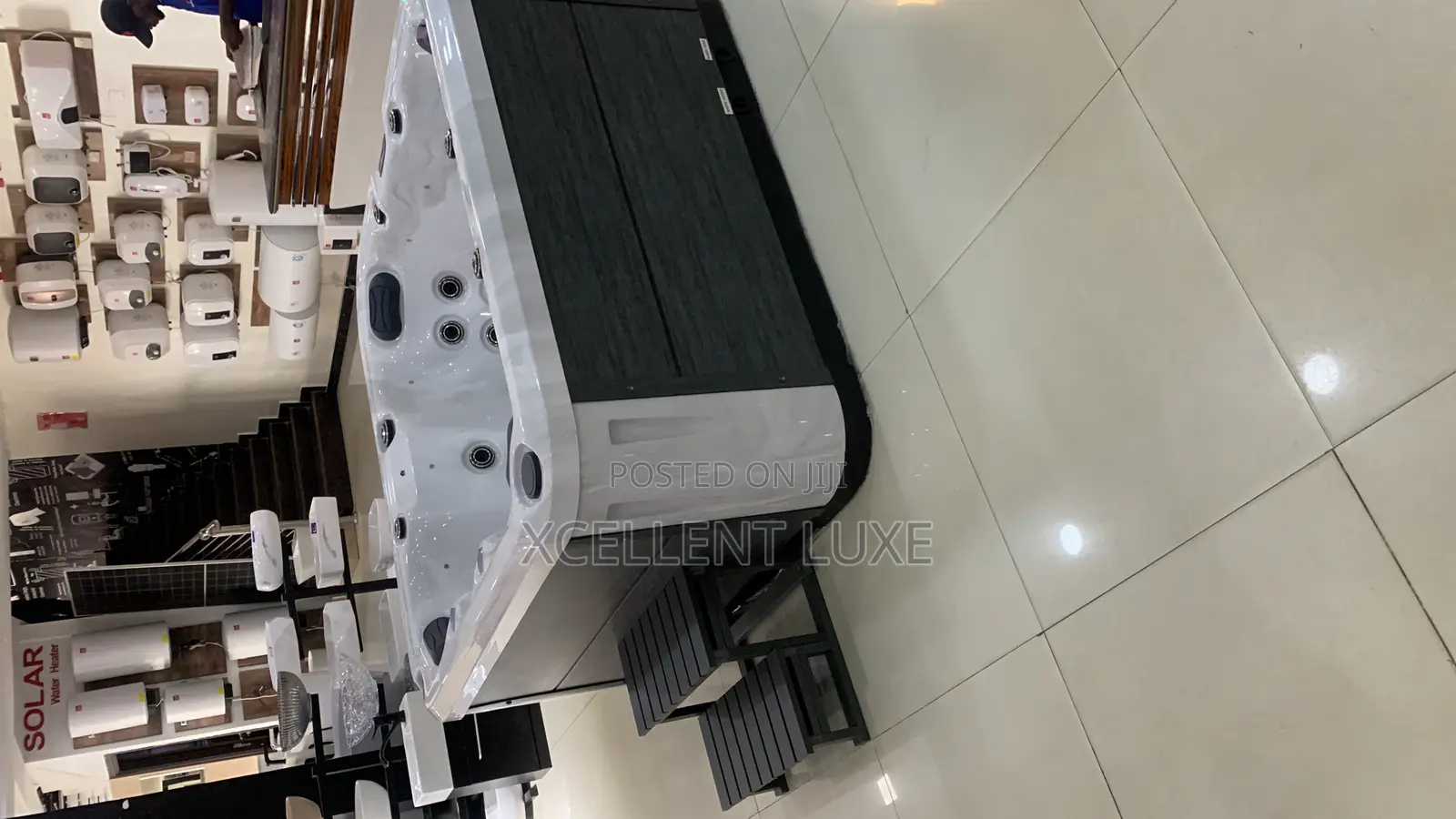 Outdoor Jacuzzi Massage Bathtub With High Pressure Jets. 4 In 1