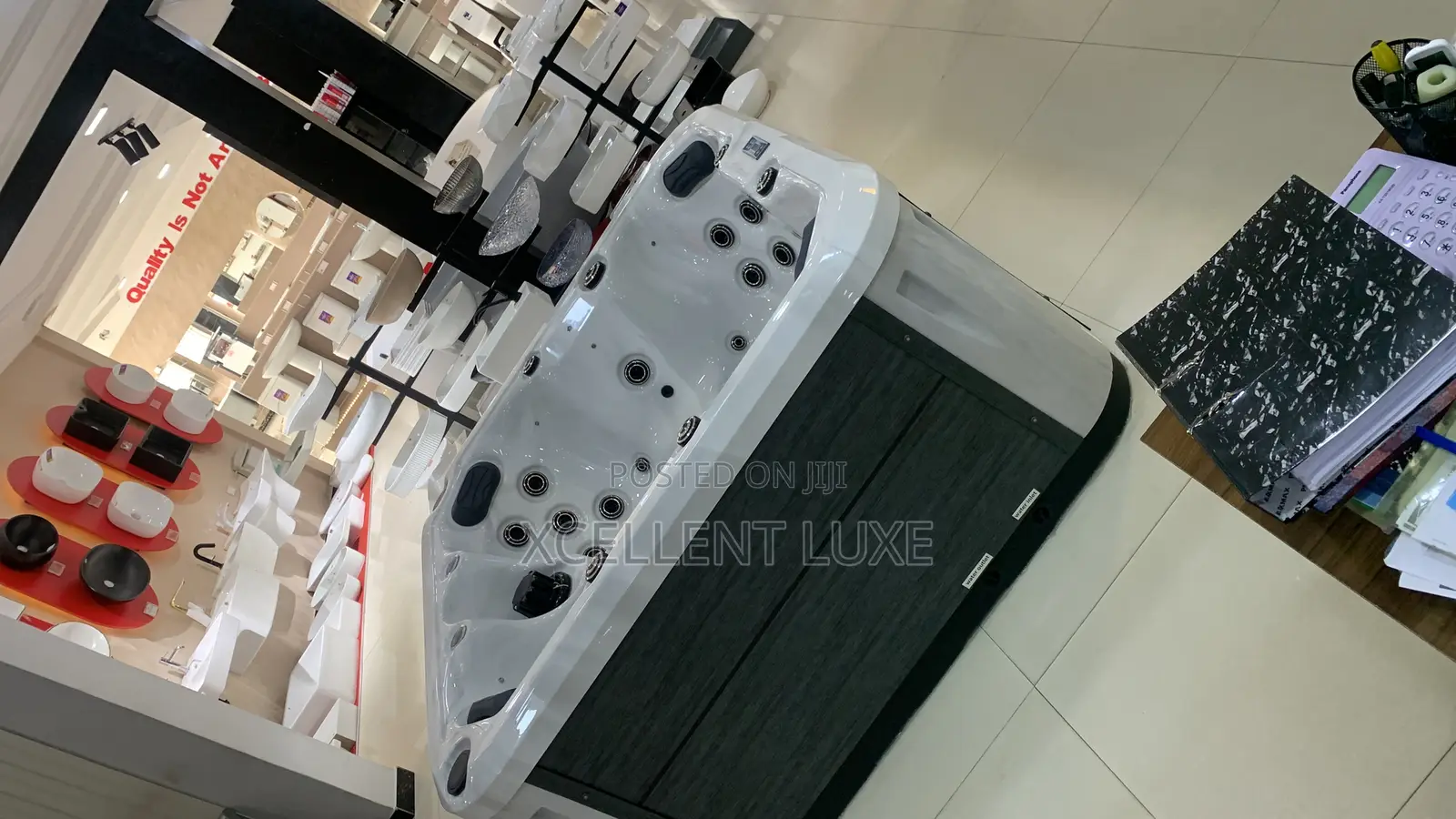 Outdoor Jacuzzi Massage Bathtub With High Pressure Jets. 4 In 1