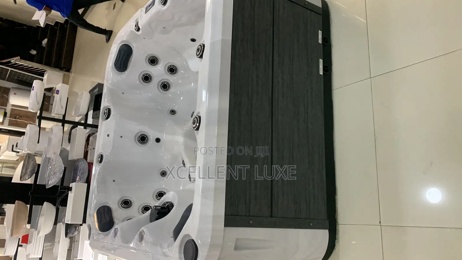 Outdoor Jacuzzi Massage Bathtub With High Pressure Jets. 4 In 1