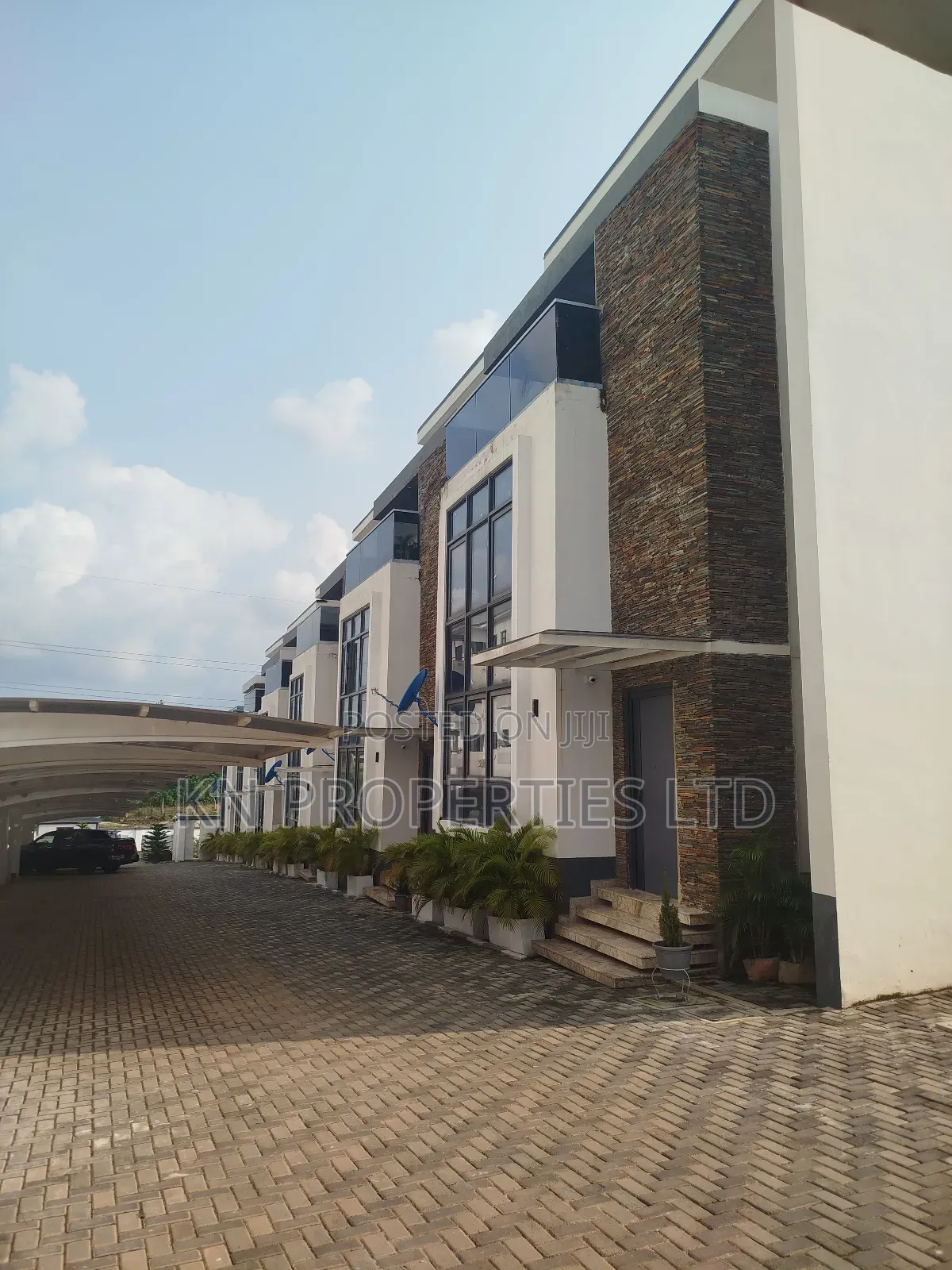 Furnished 5bdrm Apartment in Apo for rent