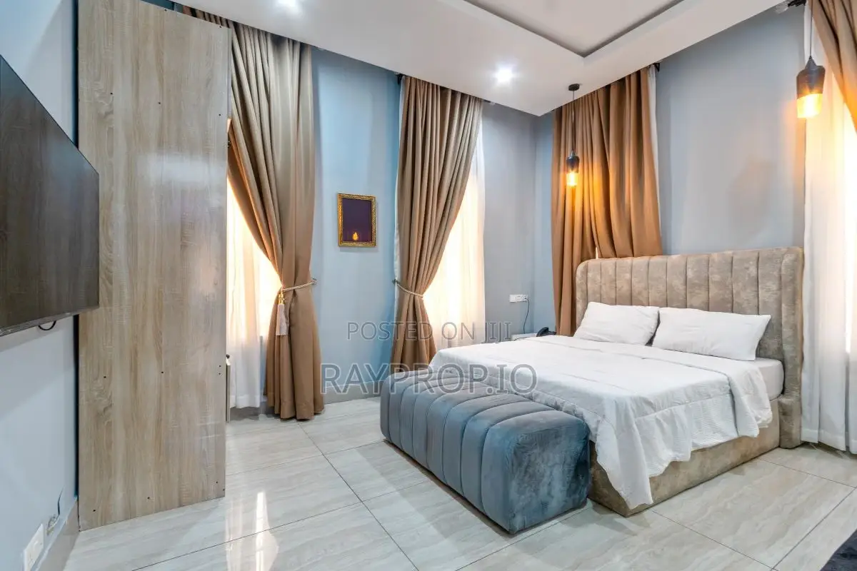 2 Bedroom Shortlet in Ikota Gra