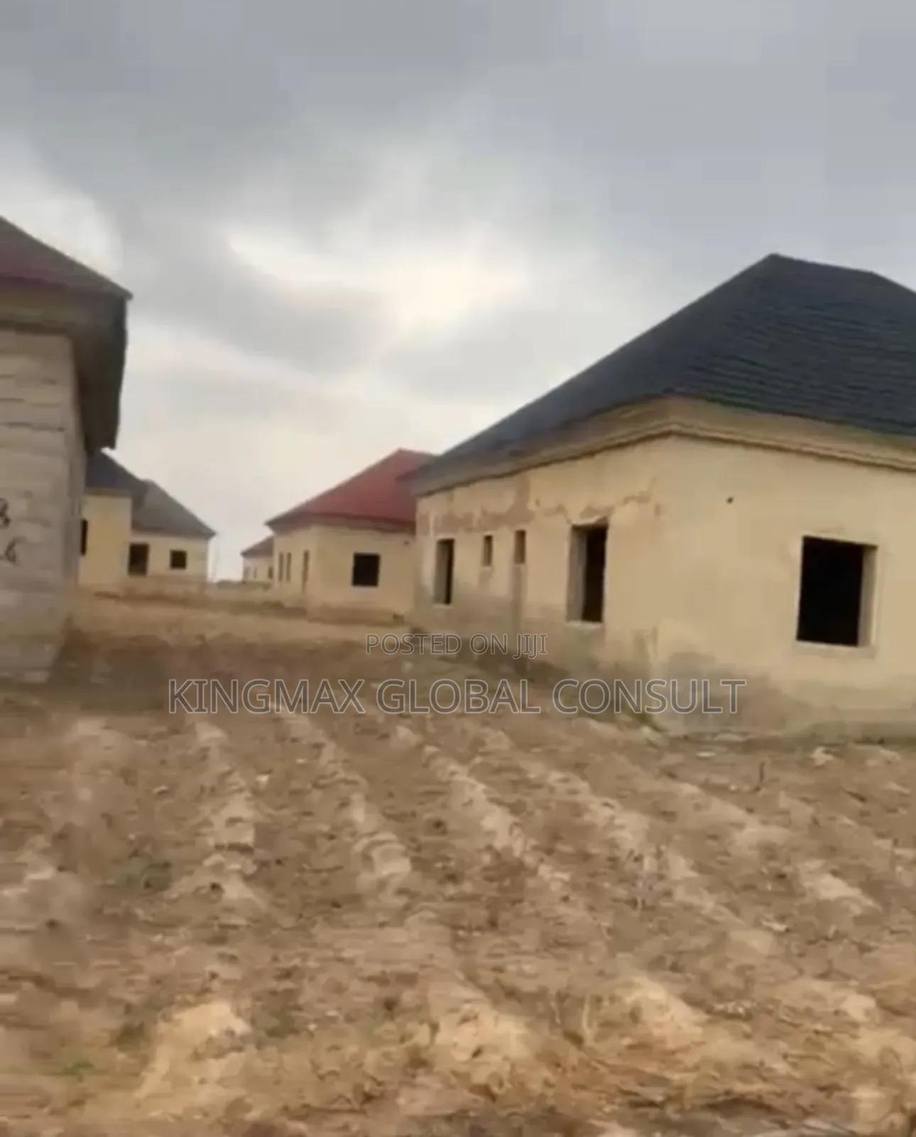 3bdrm Bungalow In 300 Units Of 3, Idu Industrial For Sale