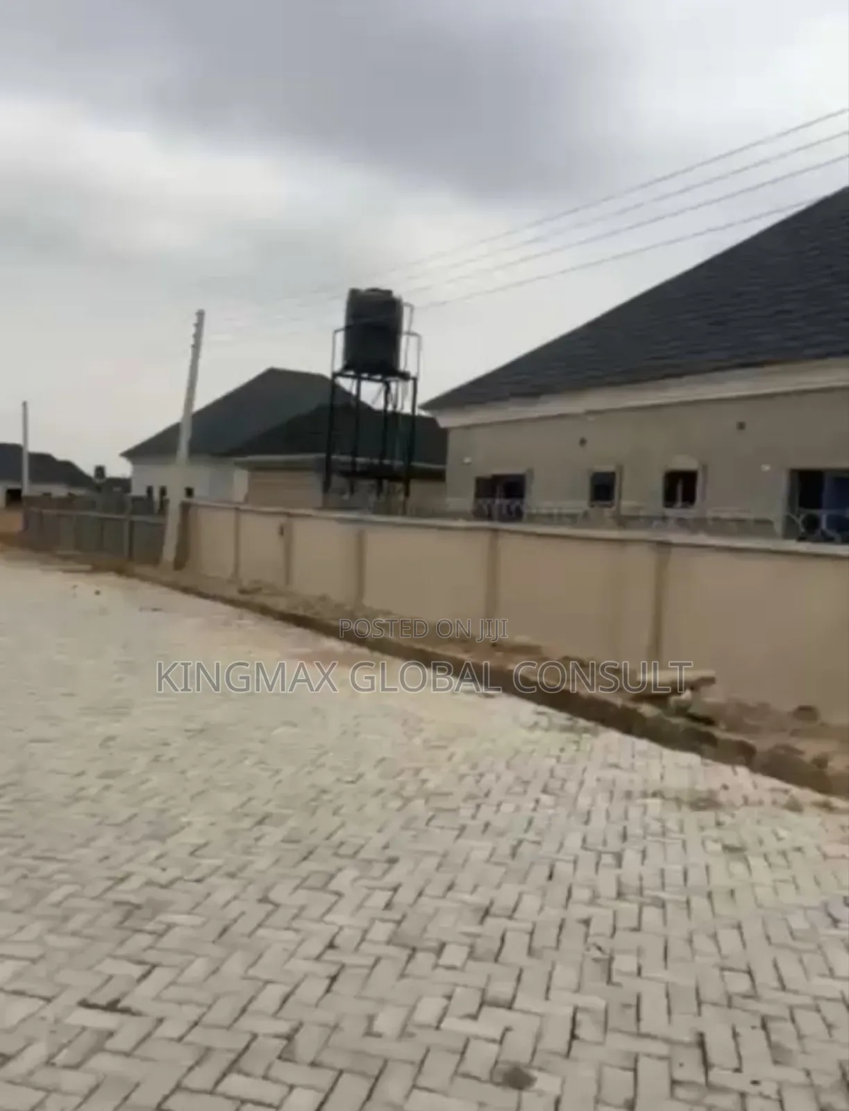 3bdrm Bungalow In 300 Units Of 3, Idu Industrial For Sale
