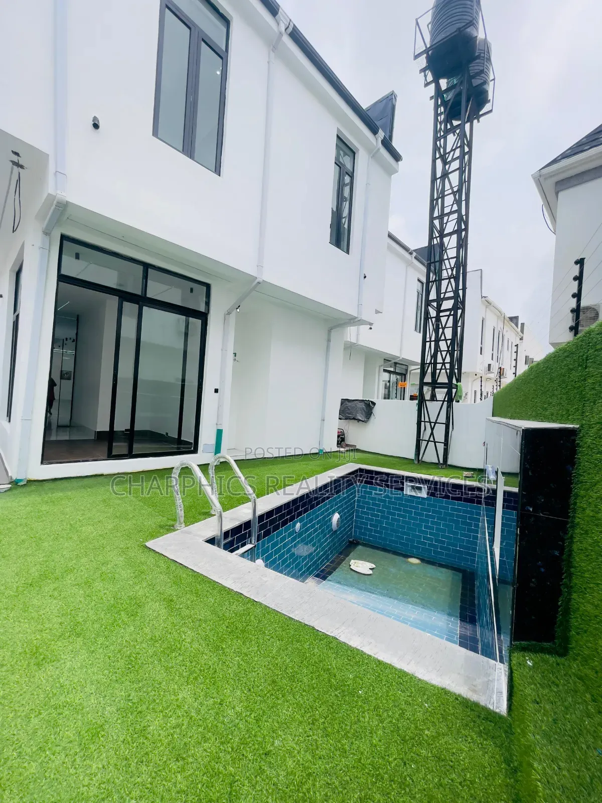 5bdrm Duplex in Lekki Phase 2 for sale