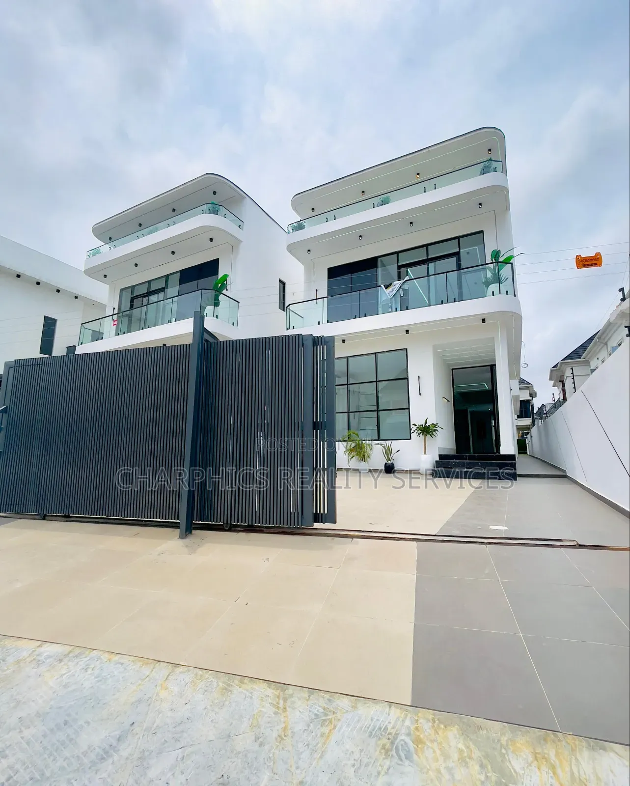 5bdrm Duplex in Lekki Phase 2 for sale