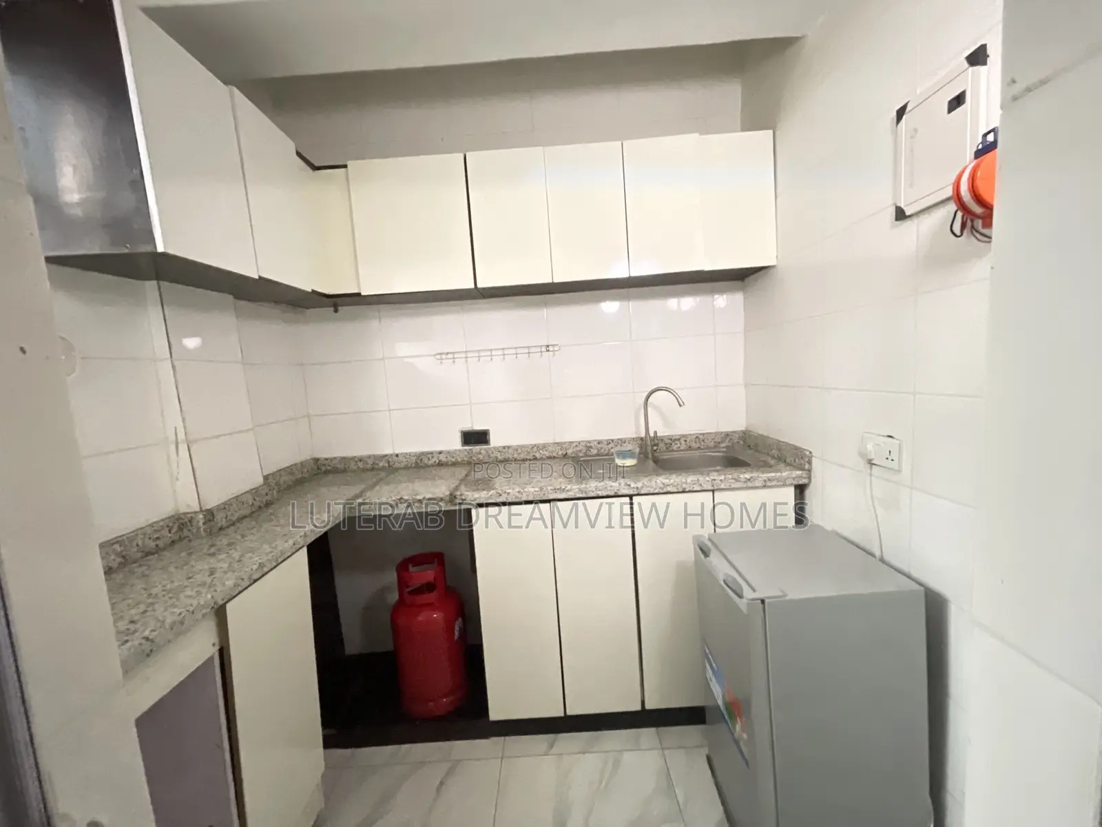 Furnished 1bdrm Block of Flats in Wuse 2 Close To for rent